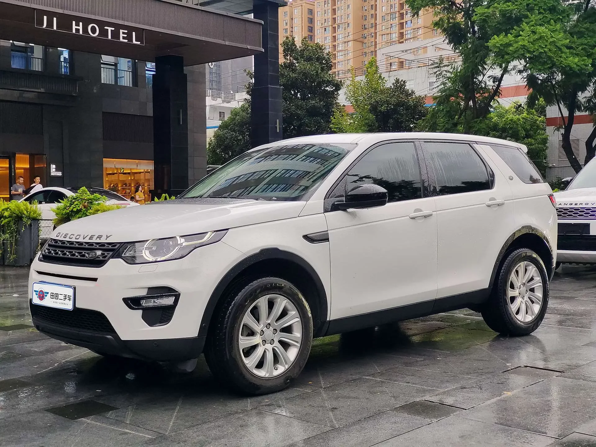 Land Rover Discover the magic