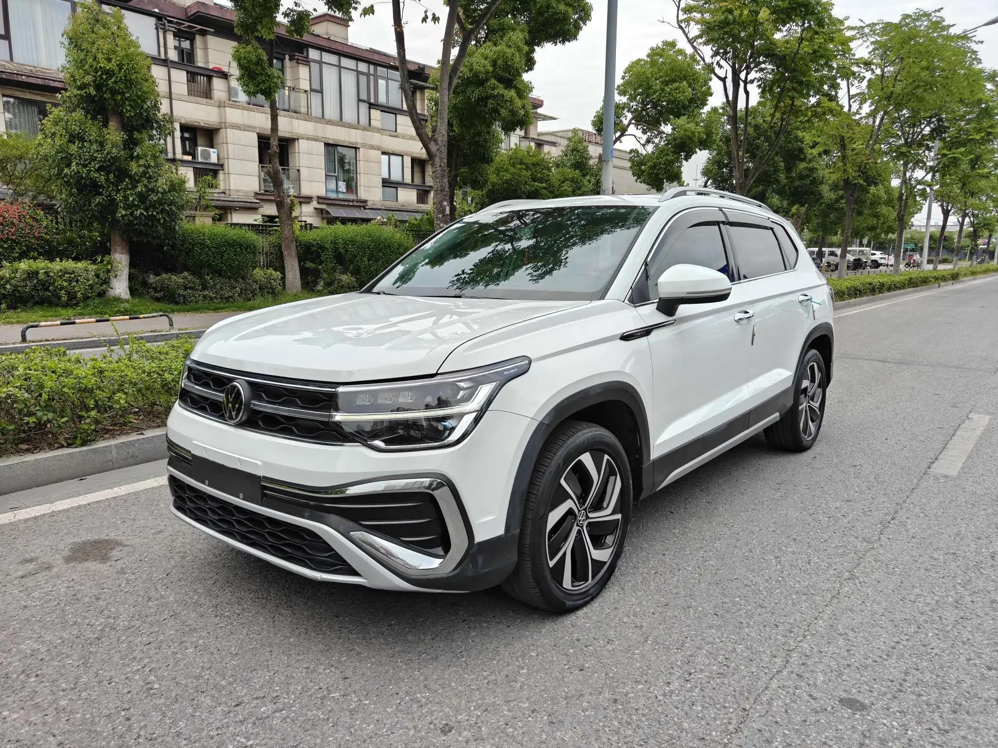 VOLKSWAGEN THARU