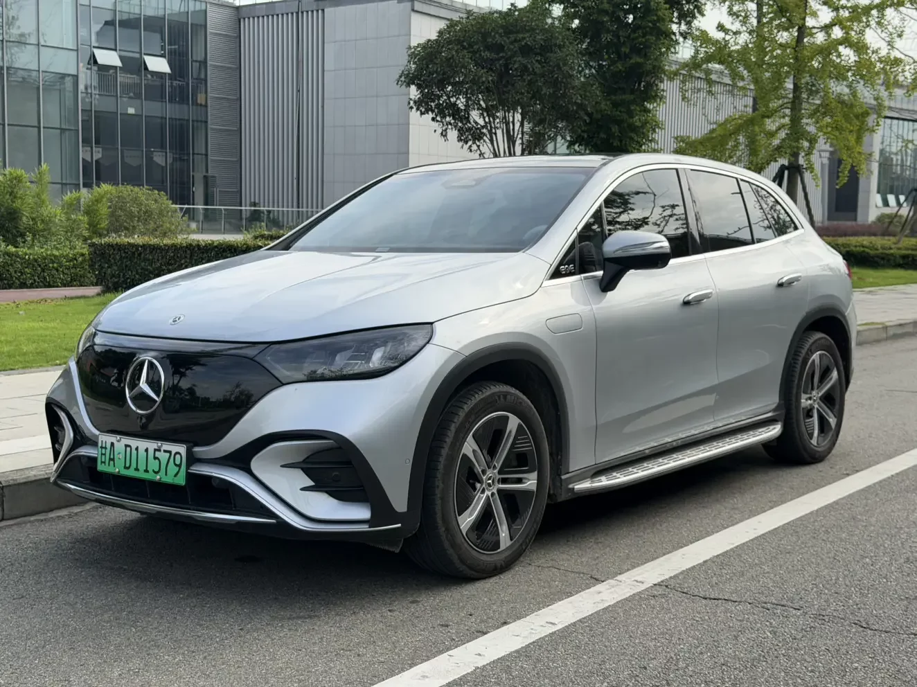 Mercedes-Benz EQE SUV