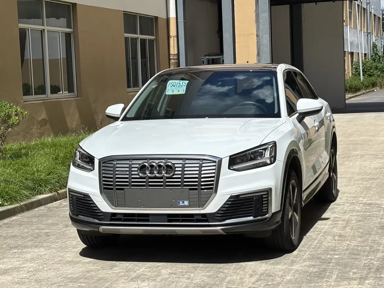 Audi Q2L e-tron