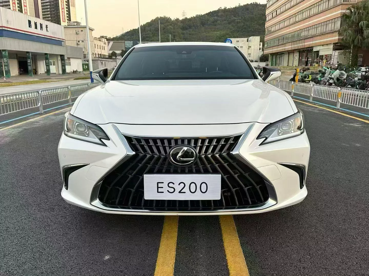 Lexus ES