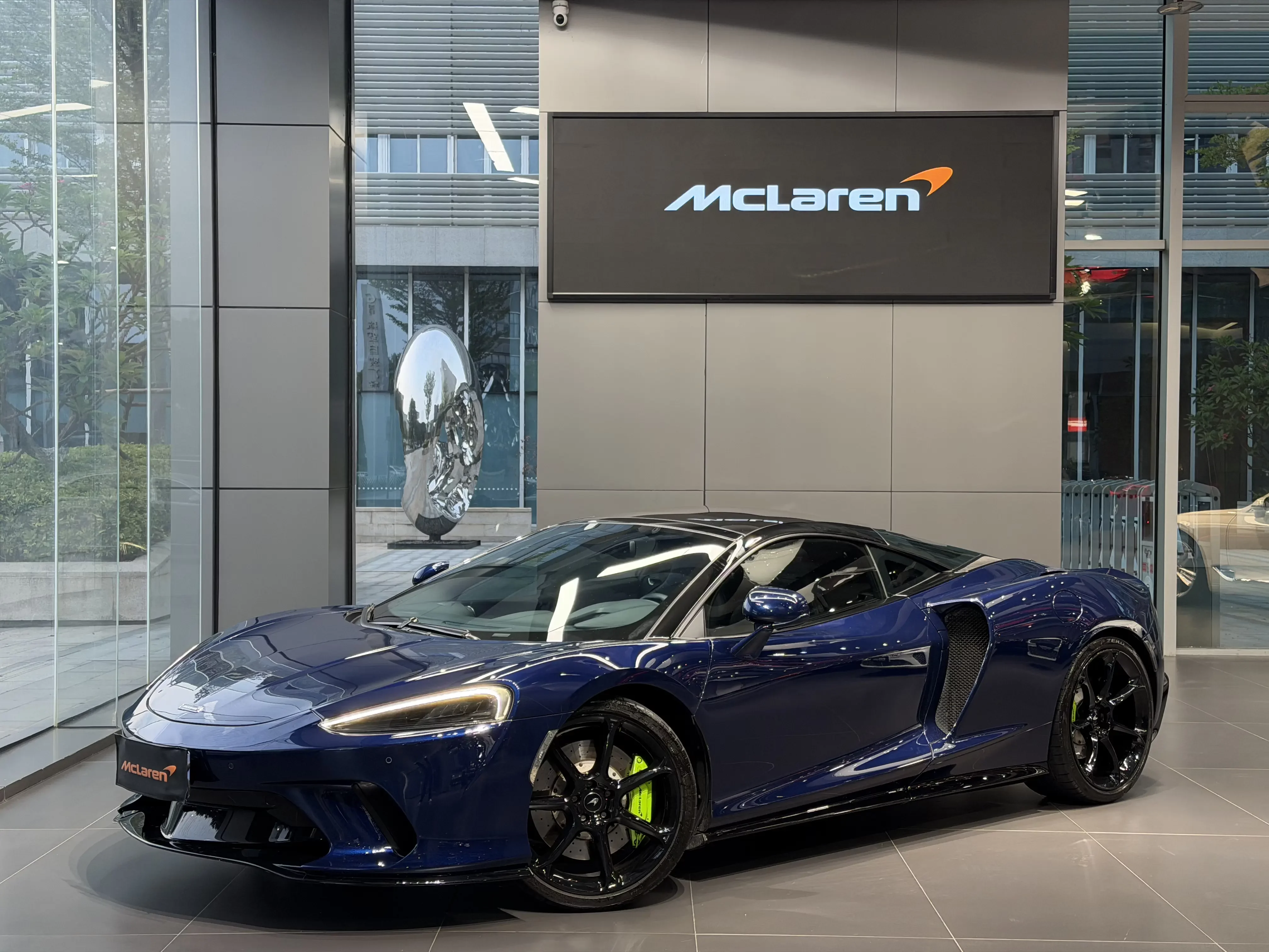 McLaren GT