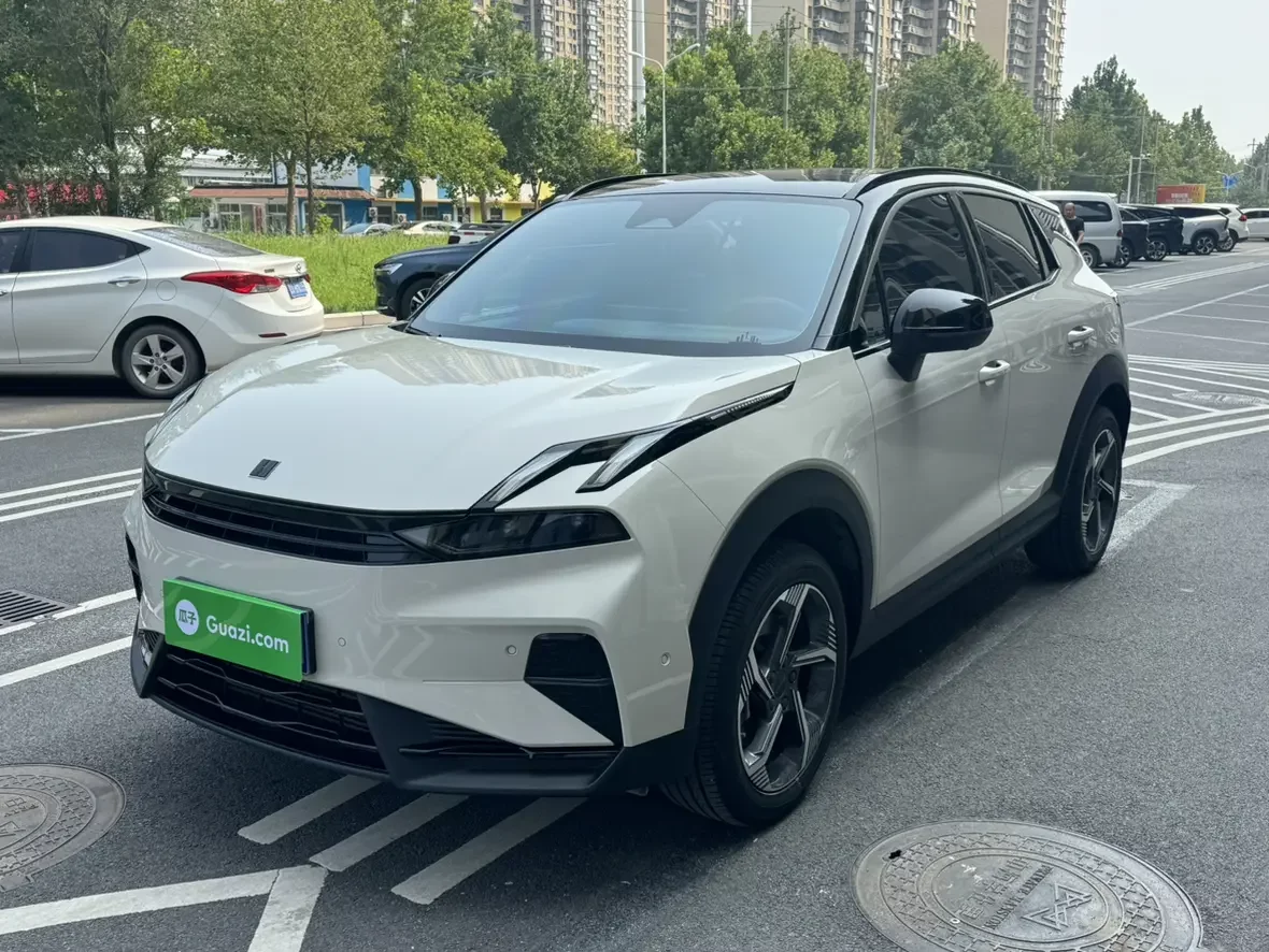 Lynk & Co 06