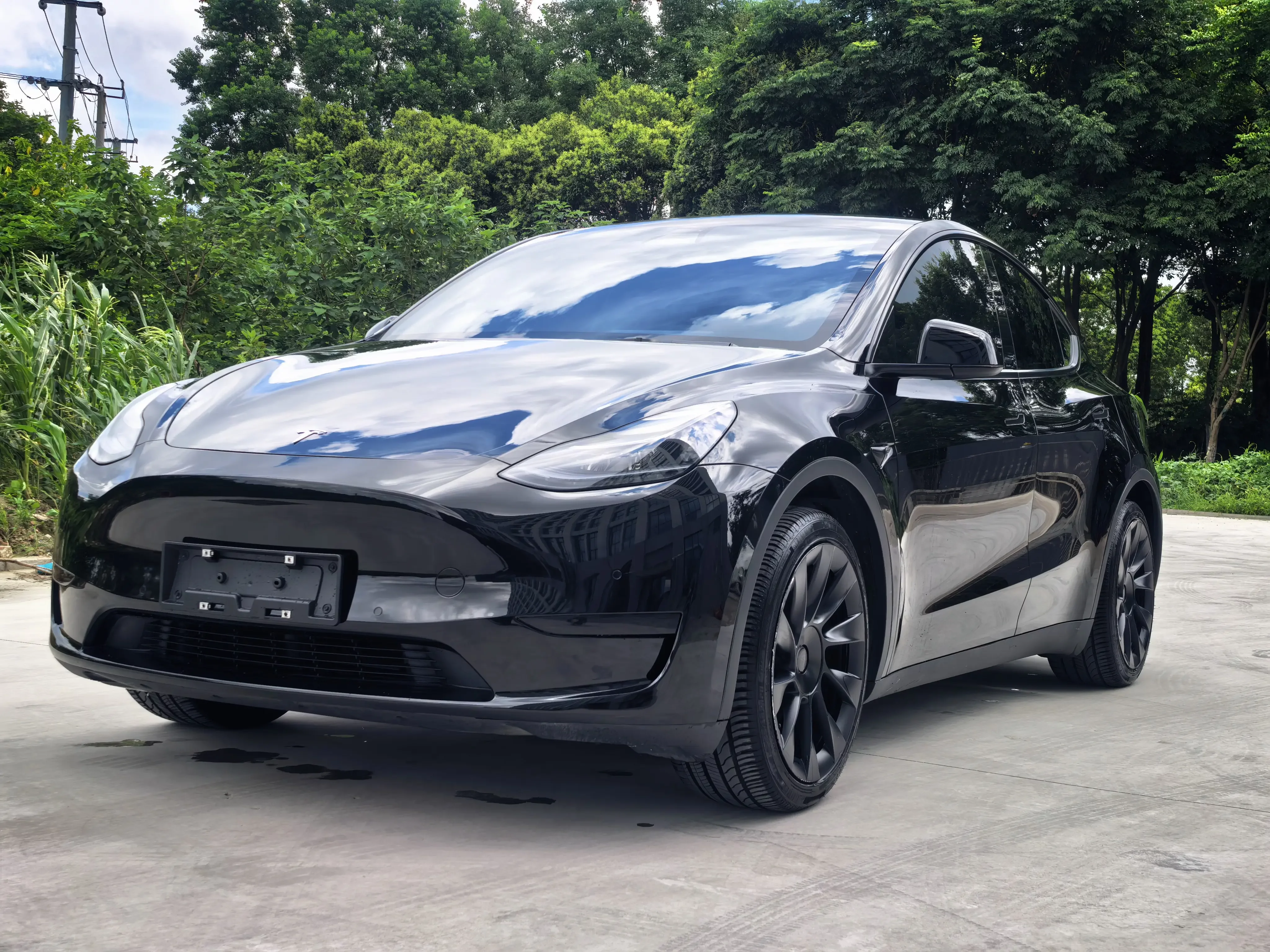 TESLA MODEL Y