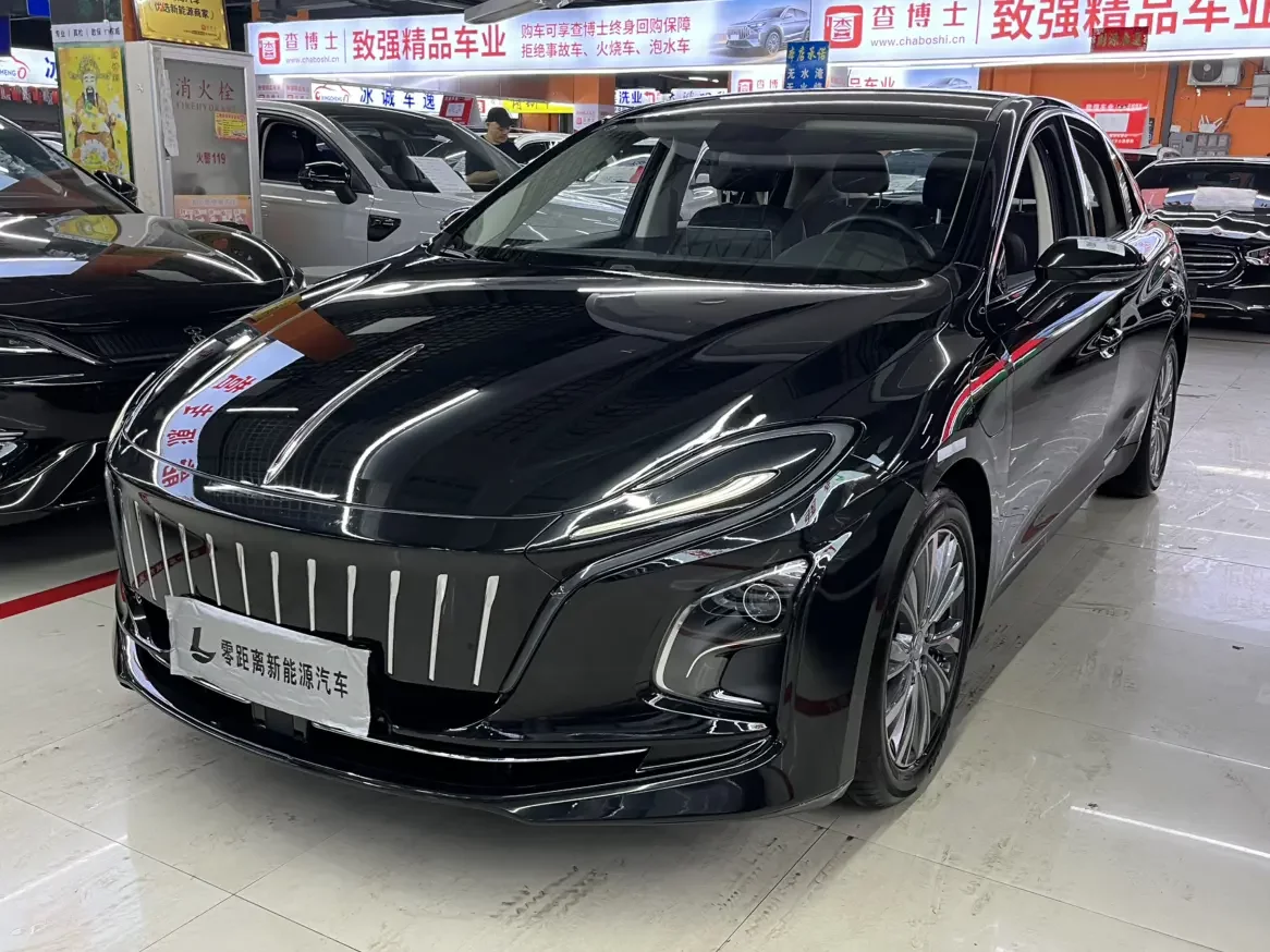 Hongqi E-QM5