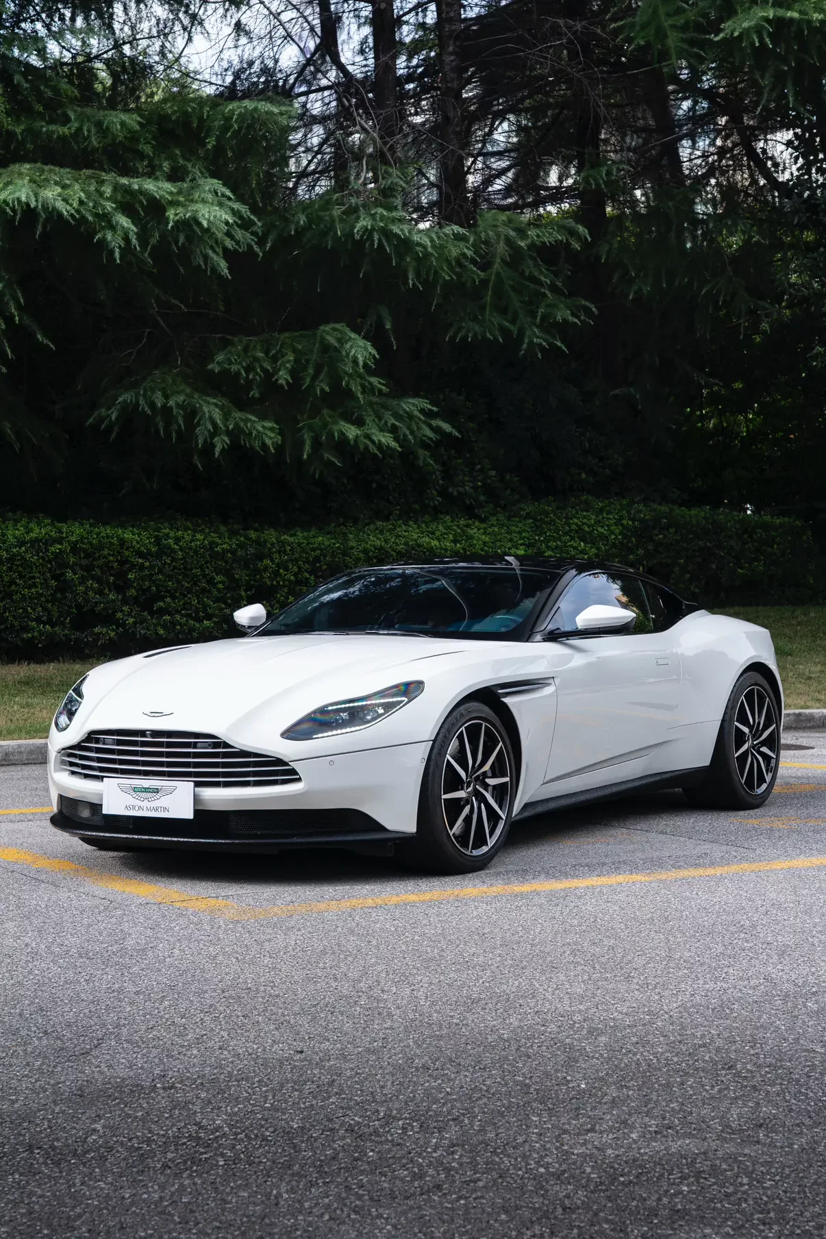 Aston Martin DB11  из Китая