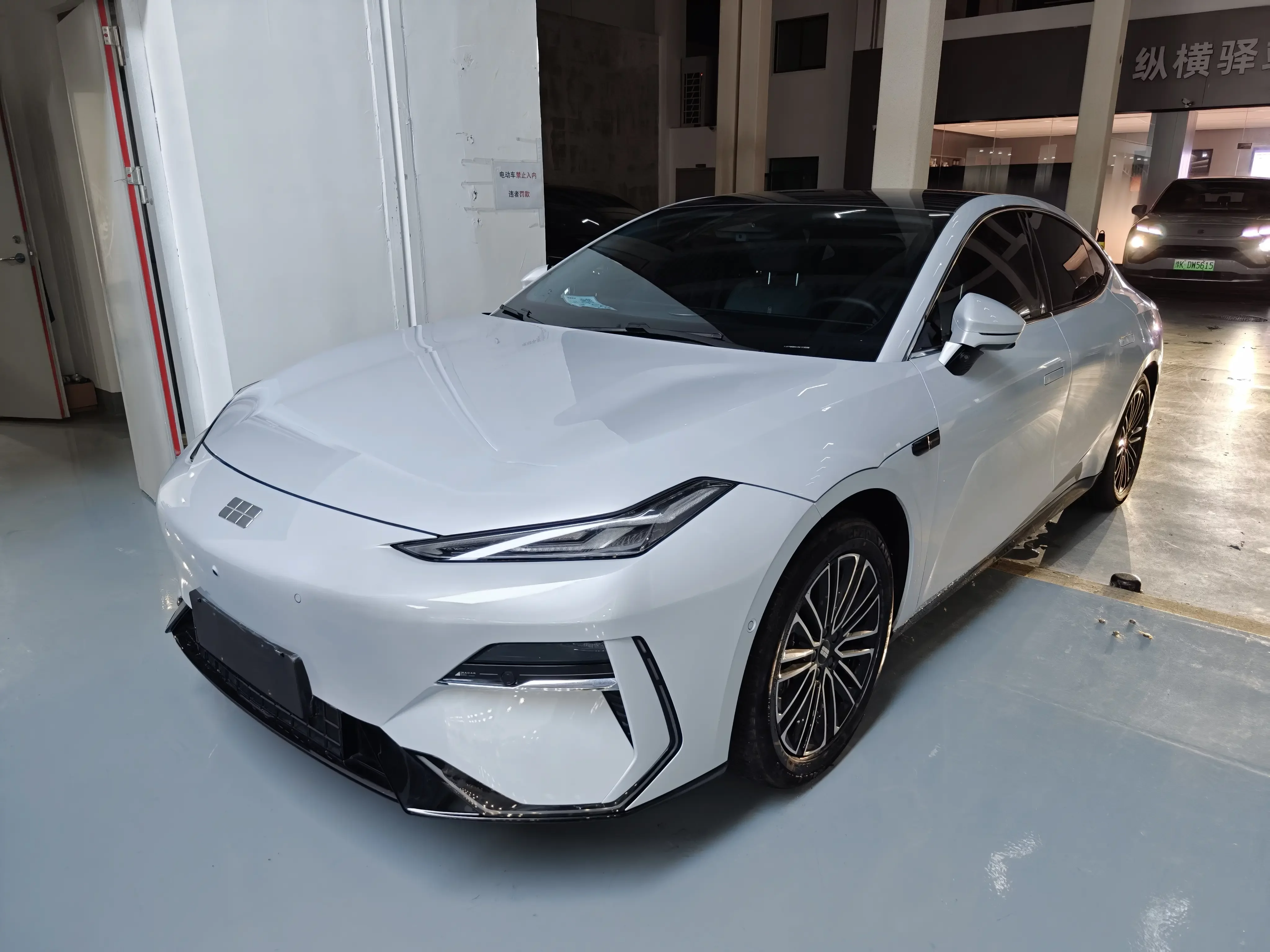 Geely Galaxy E8 2025