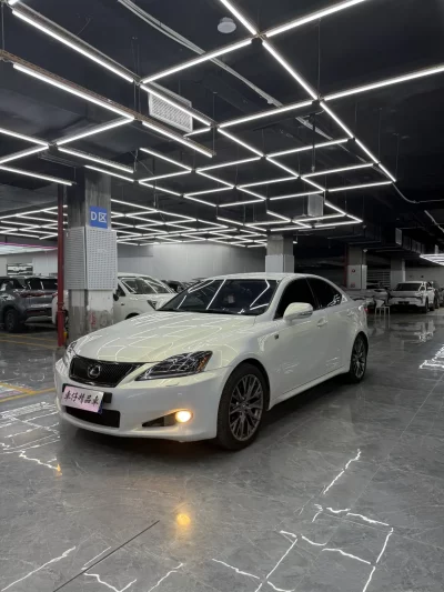 Lexus IS