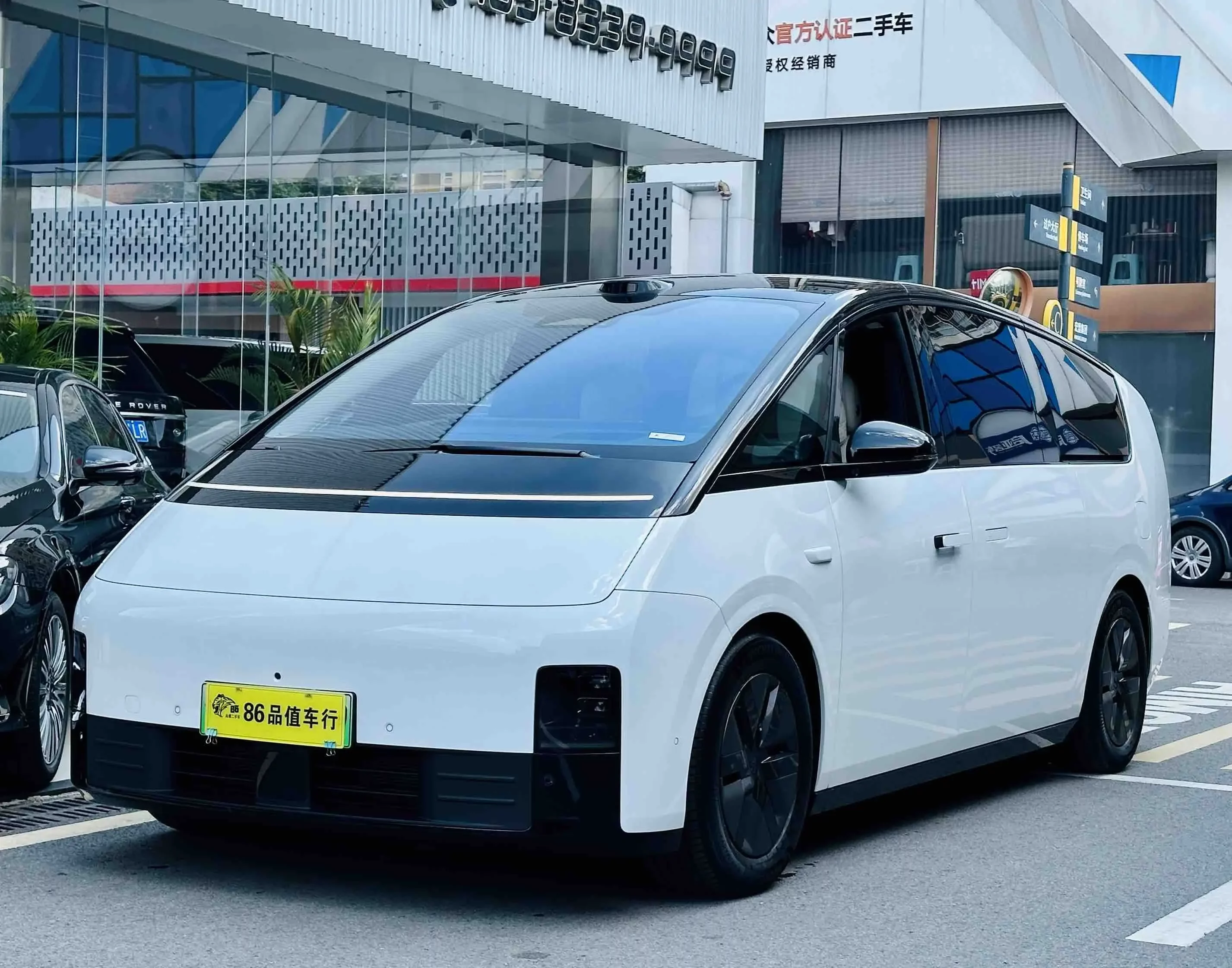 Lixiang MEGA