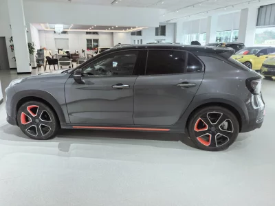 Lynk & Co 02