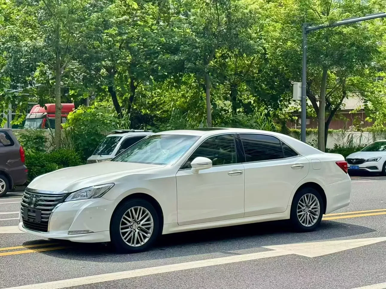 Toyota crown