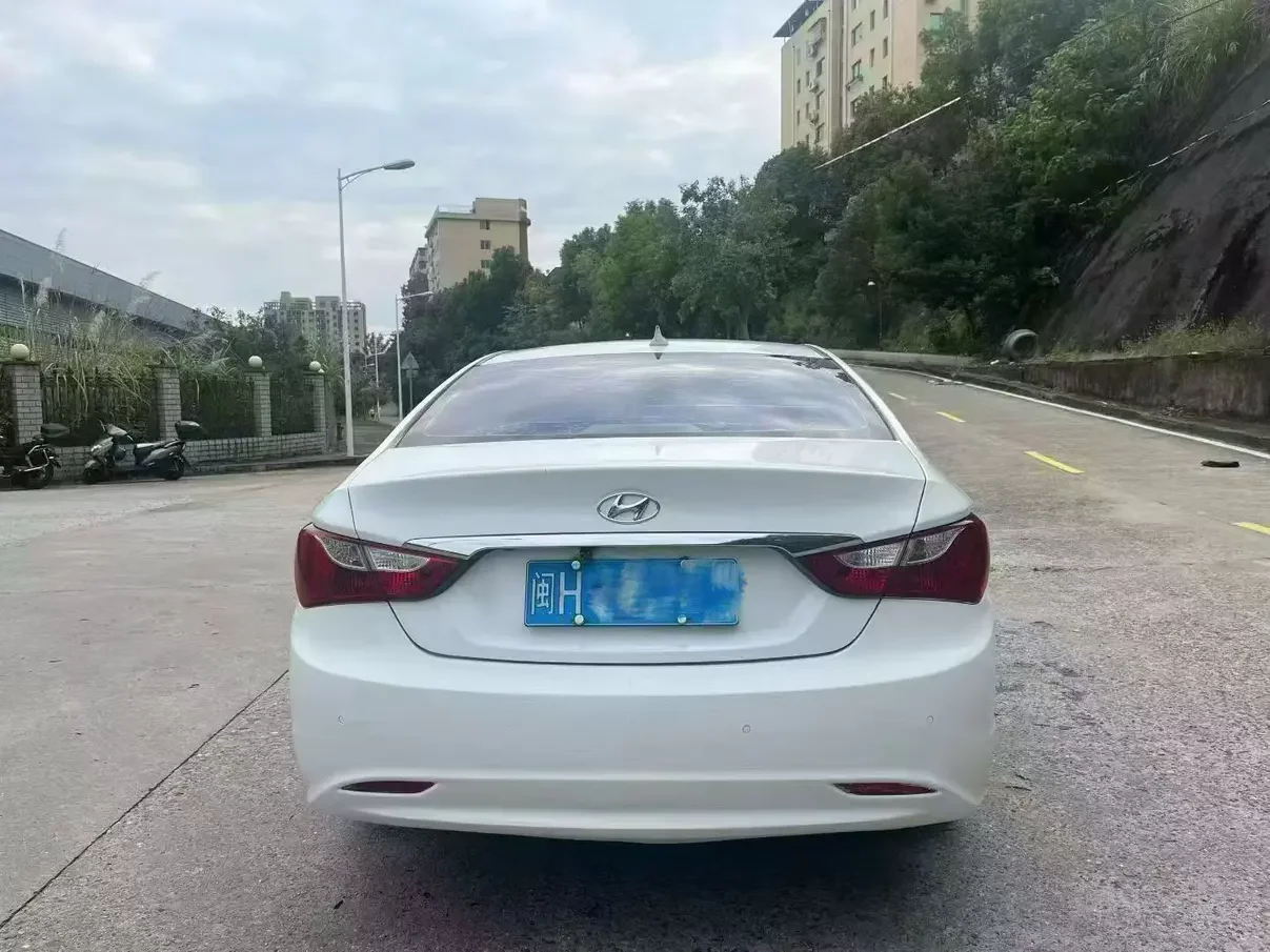 Hyundai sonata eight
