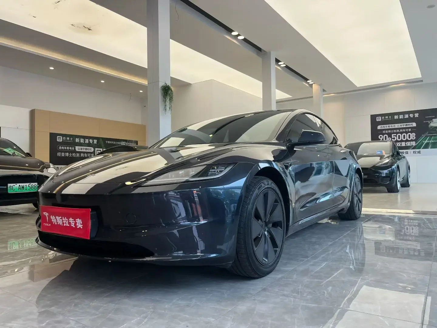 Tesla Model 3 2025
