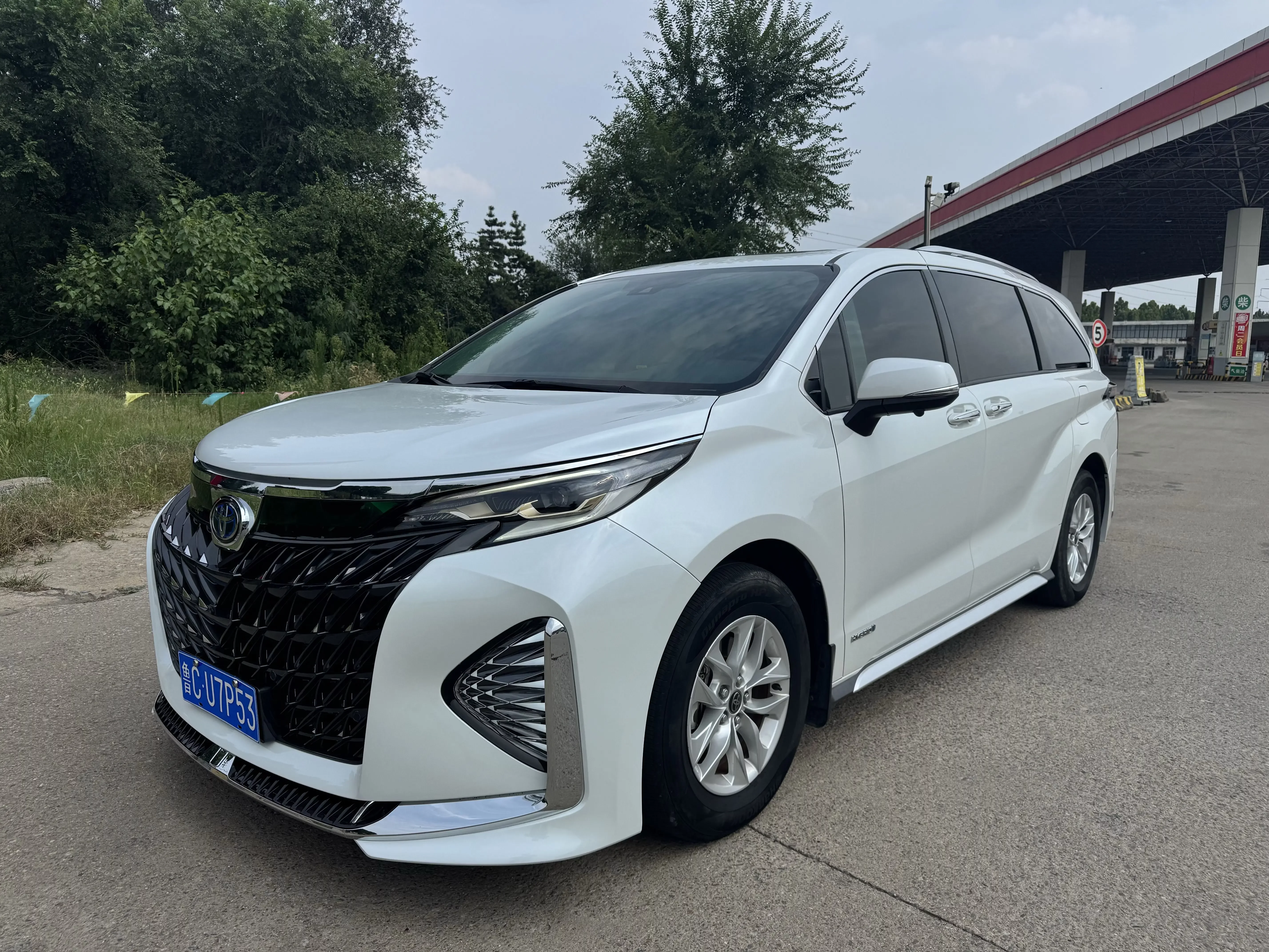 Toyota Granvia 2024