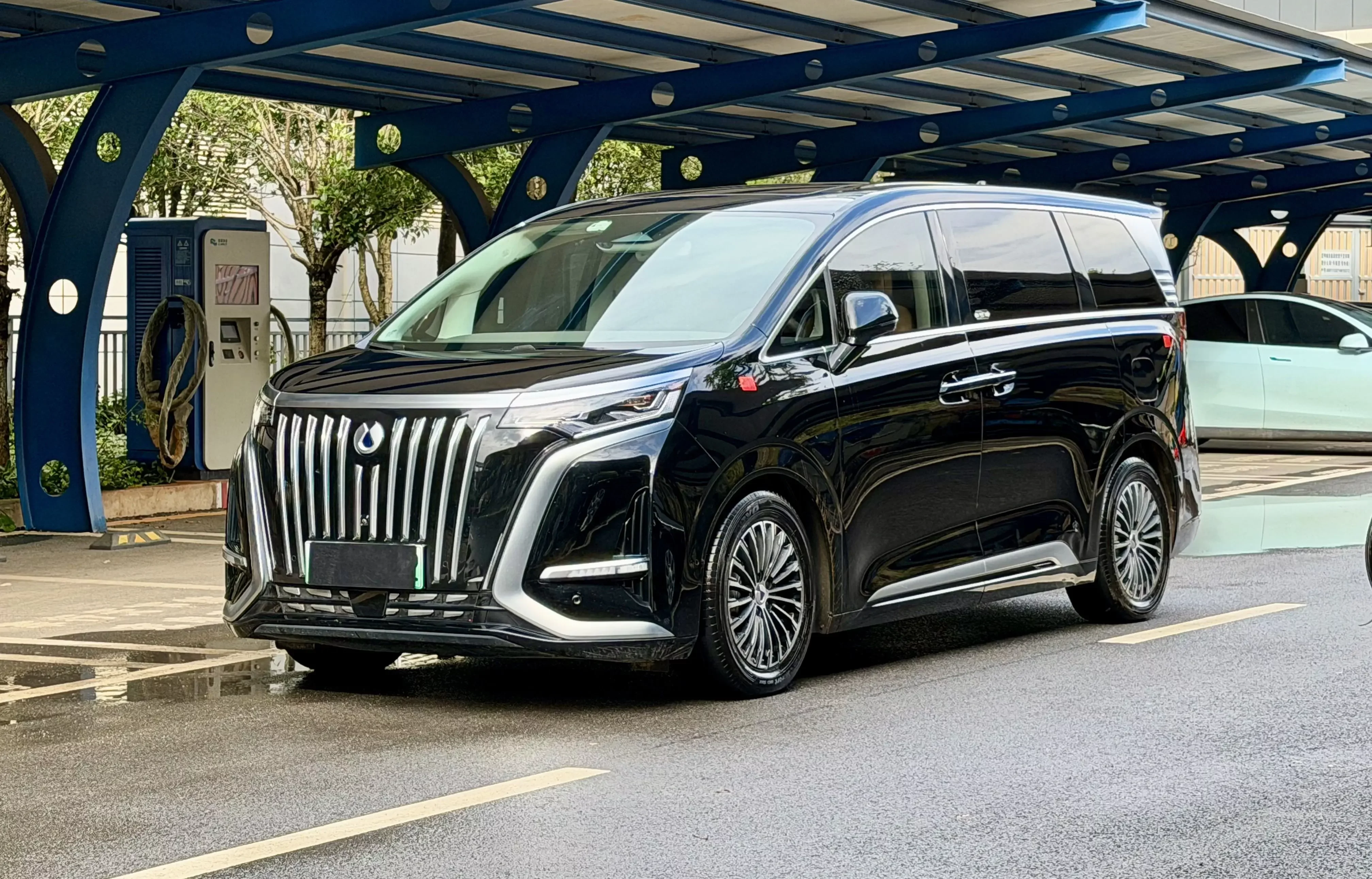 Denza D9 EV