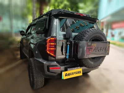 TANK 400 Hi4-T
