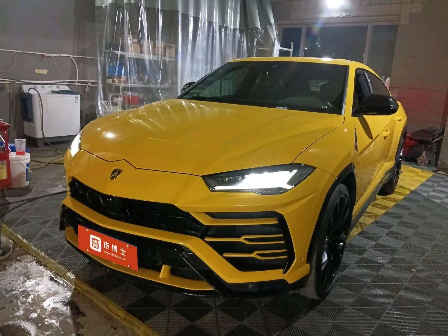 Lamborghini Urus  из Китая