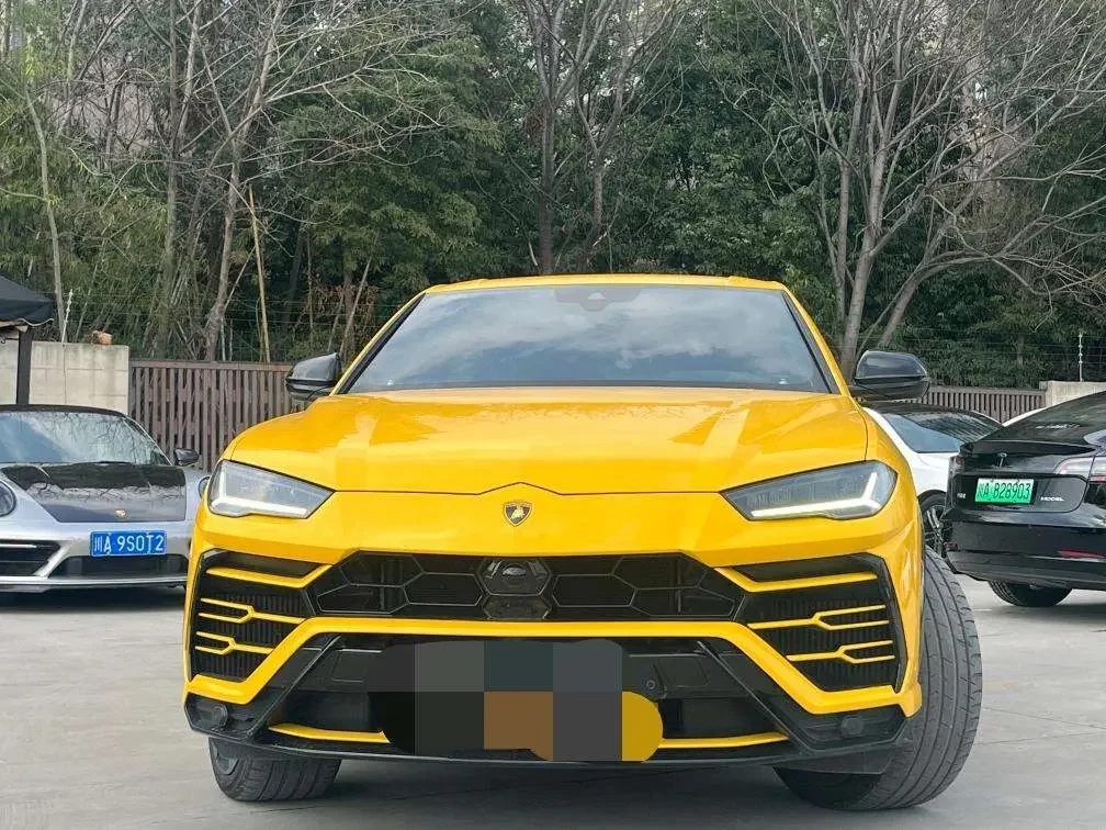 Lamborghini Urus  из Китая