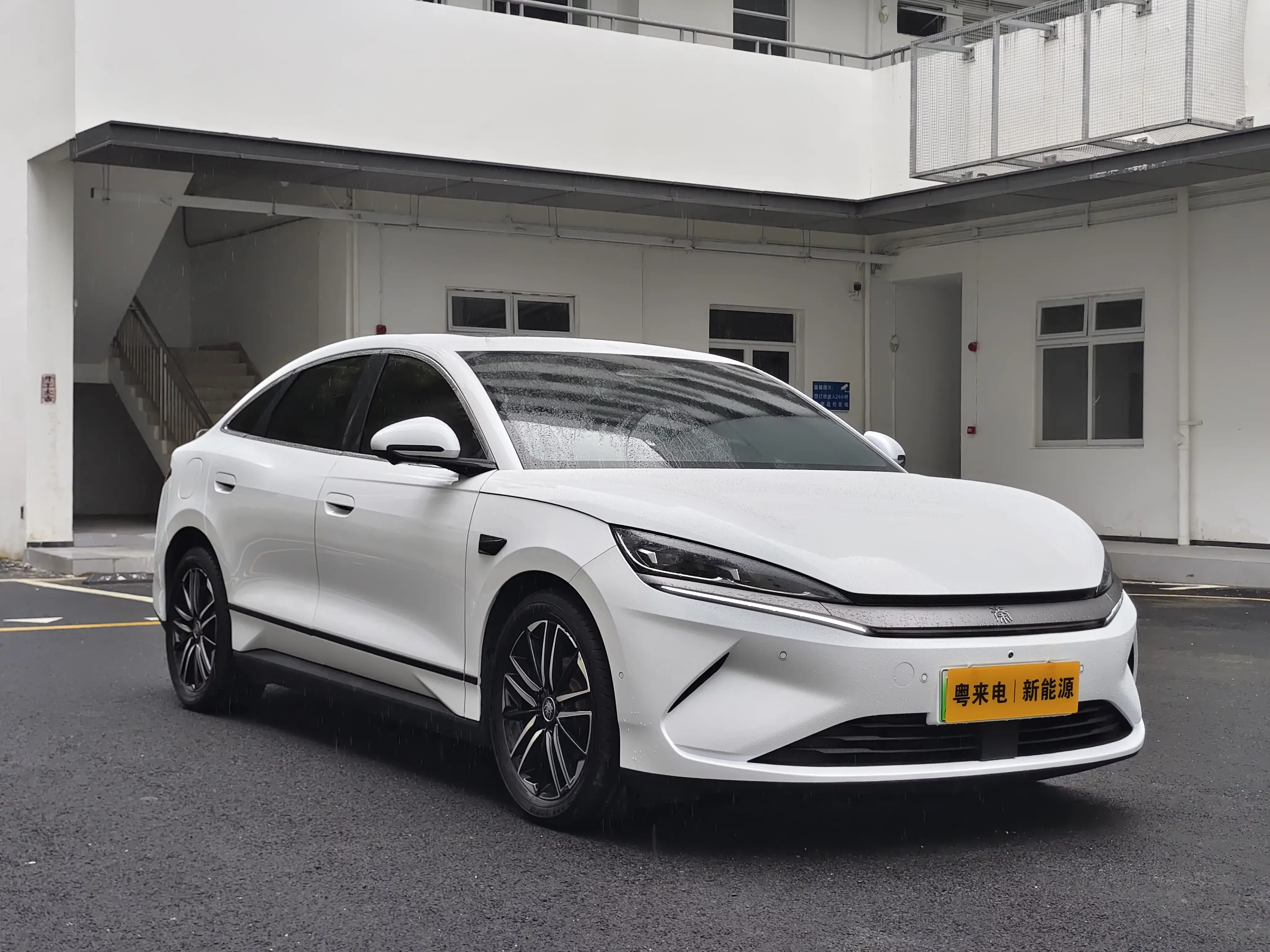 BYD Qin L EV