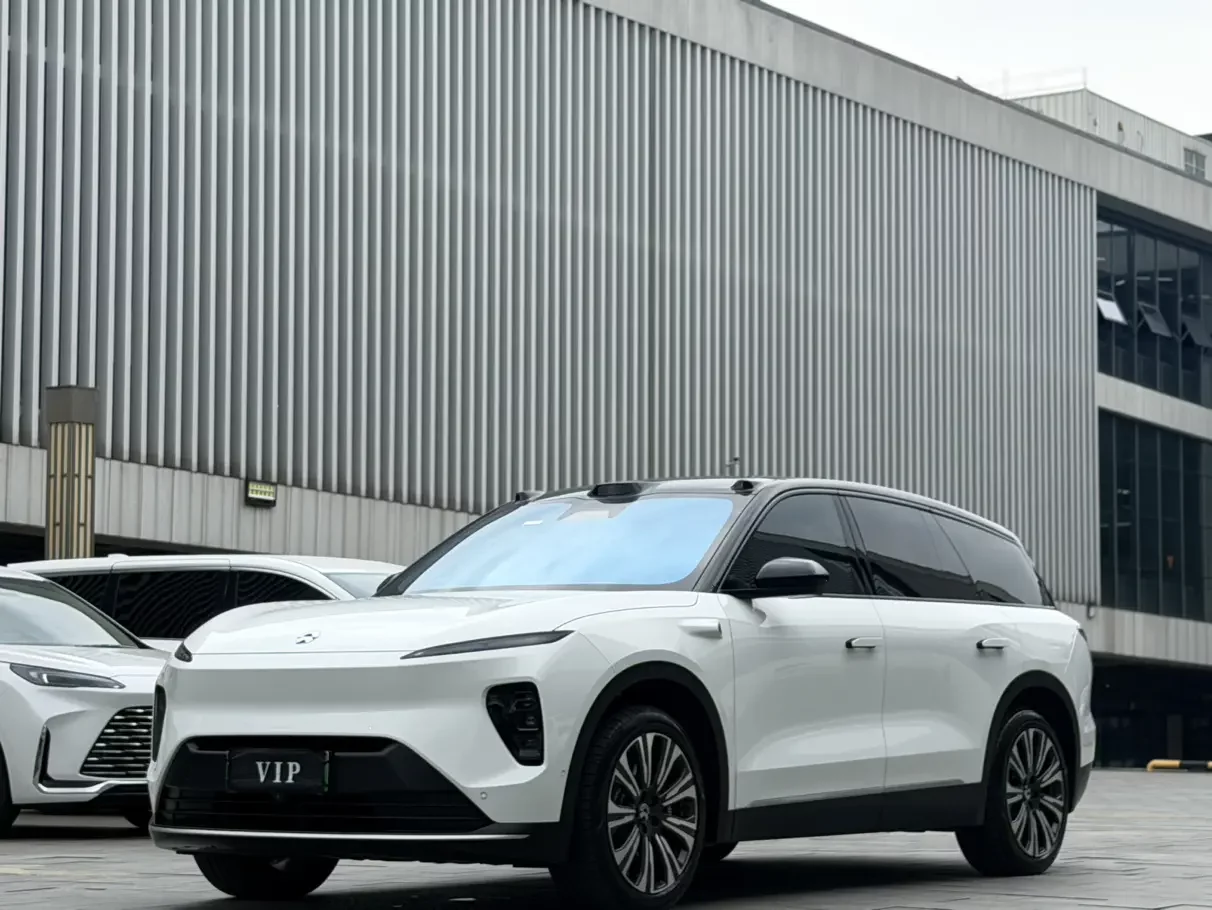 NIO ES8