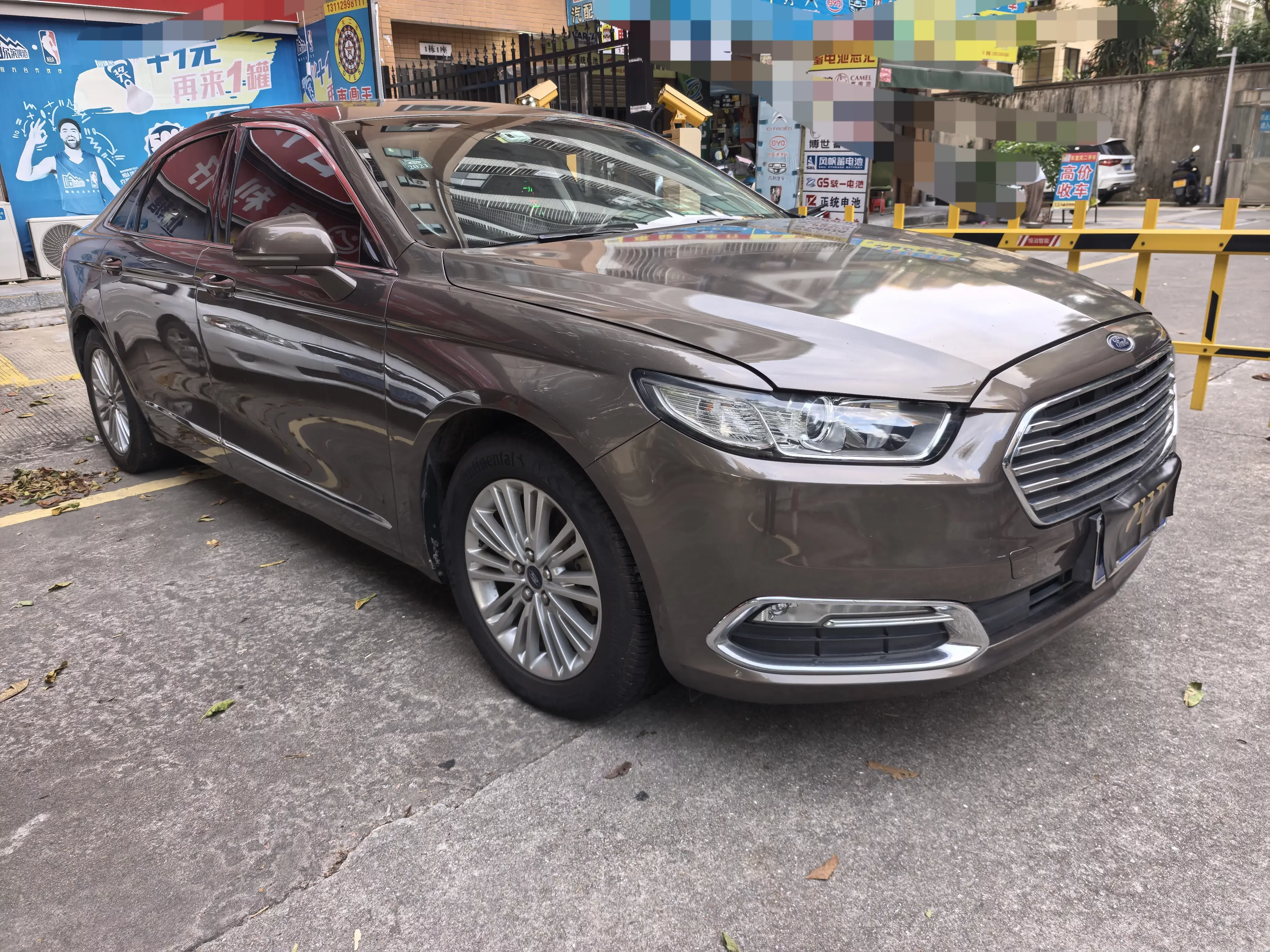 Ford Taurus  из Китая
