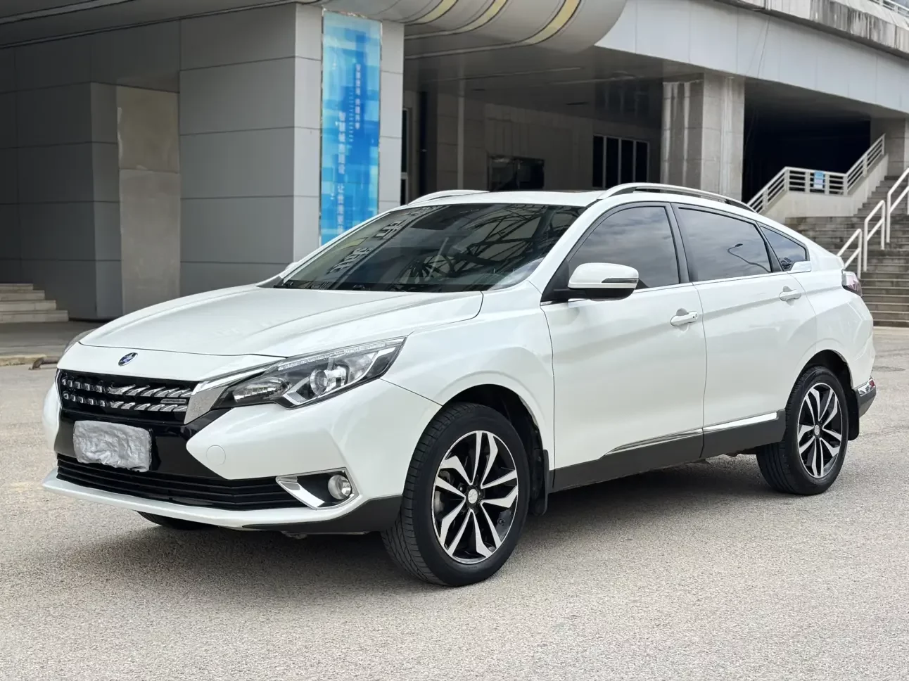 Kai Chen Venucia T90