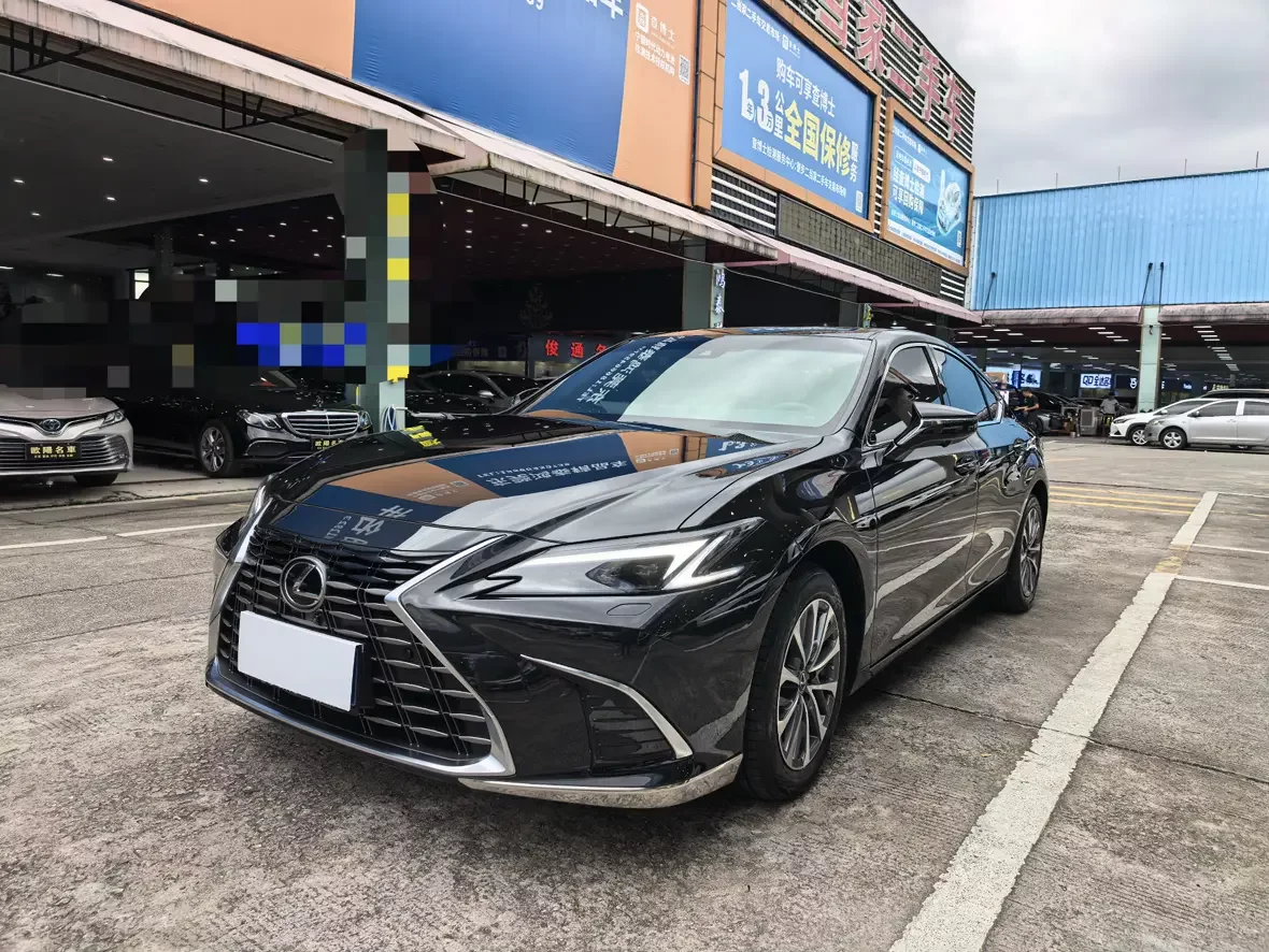 Lexus ES