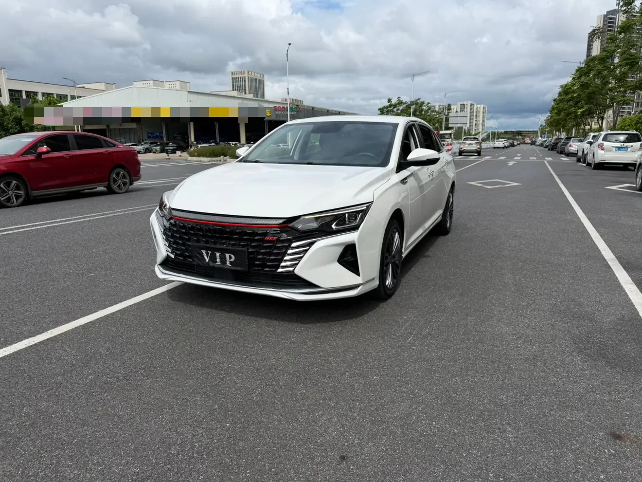 Dongfeng Yixuan MAX  из Китая