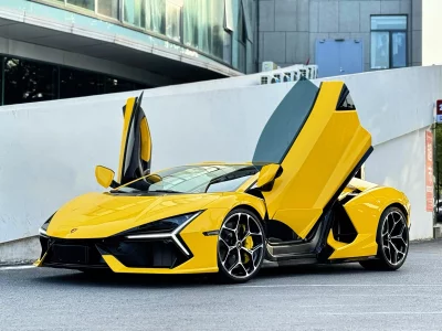 Lamborghini Revuelto