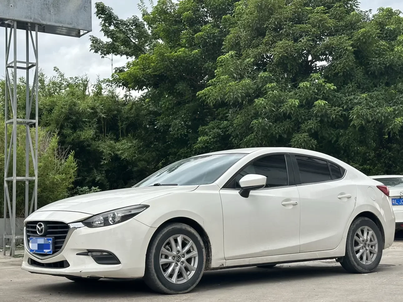 Mazda Axela (Mazda3)  из Китая