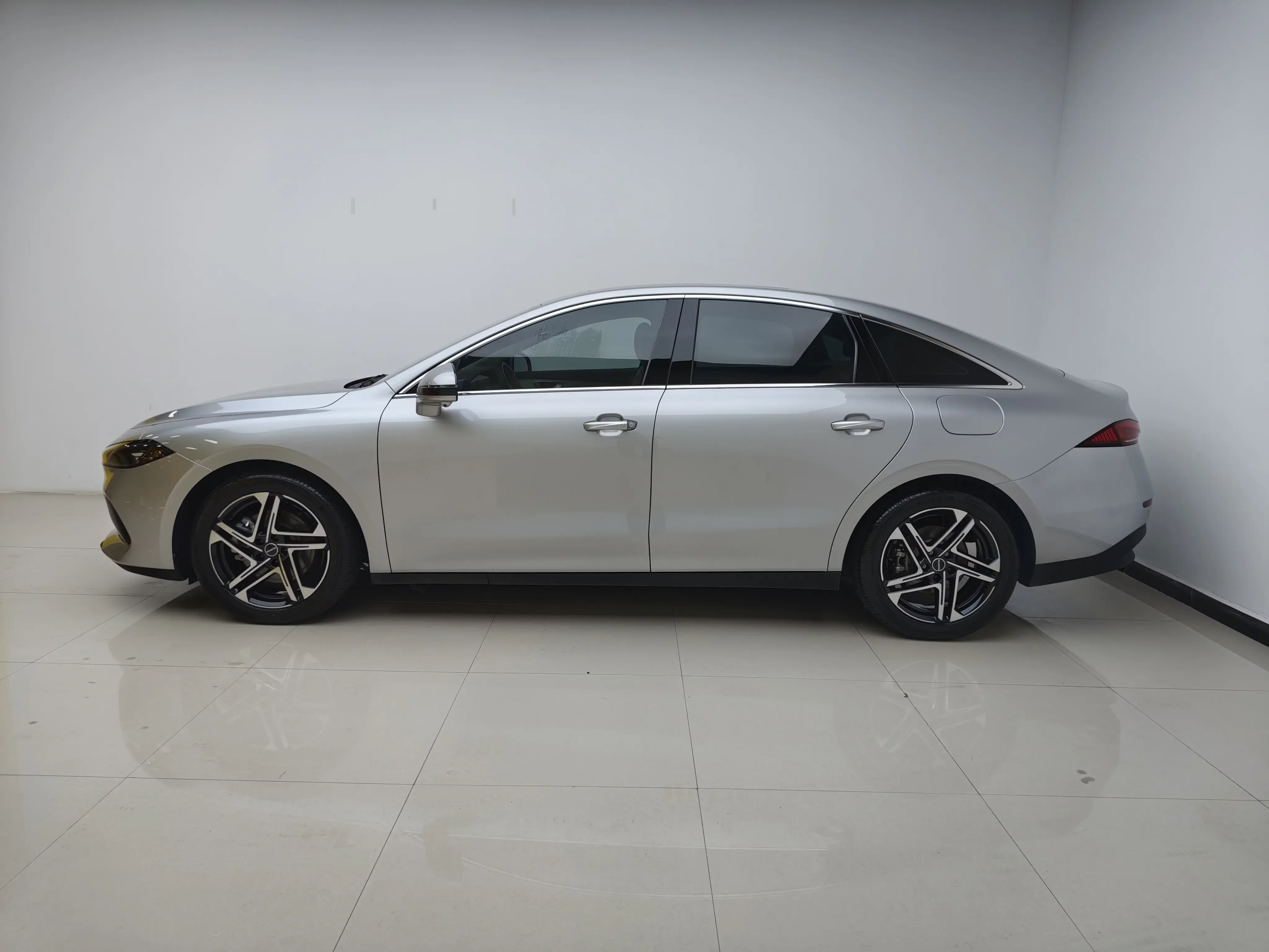 Roewe D7 DMH