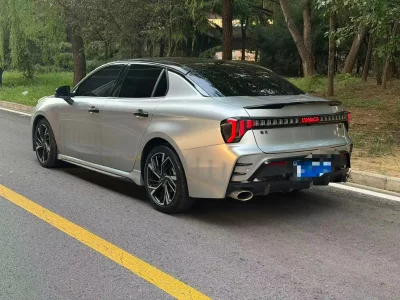Lynk & Co 03