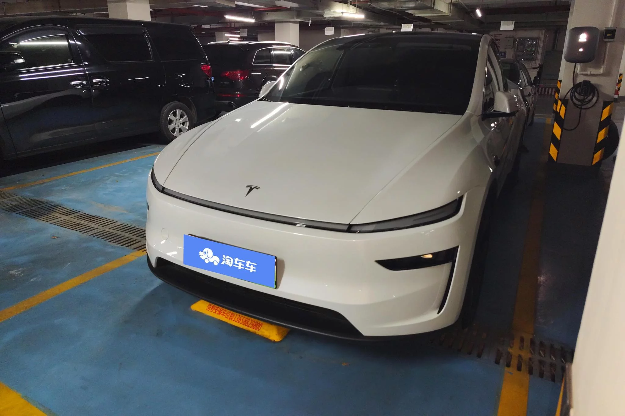 Tesla Model Y 2025