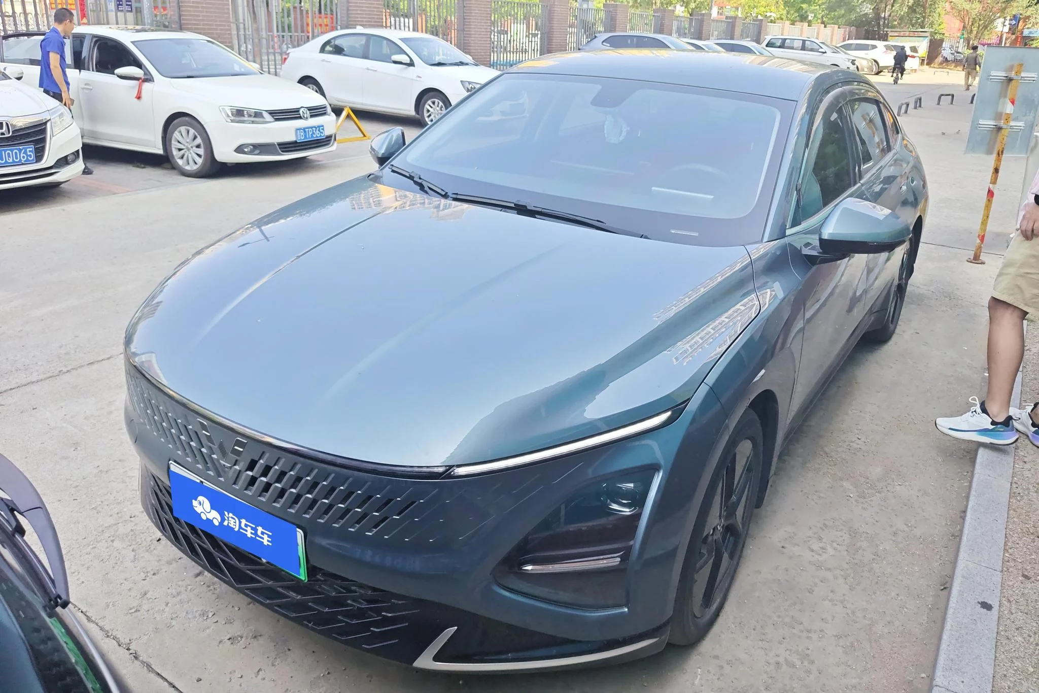 Wuling Starlight PHEV  из Китая