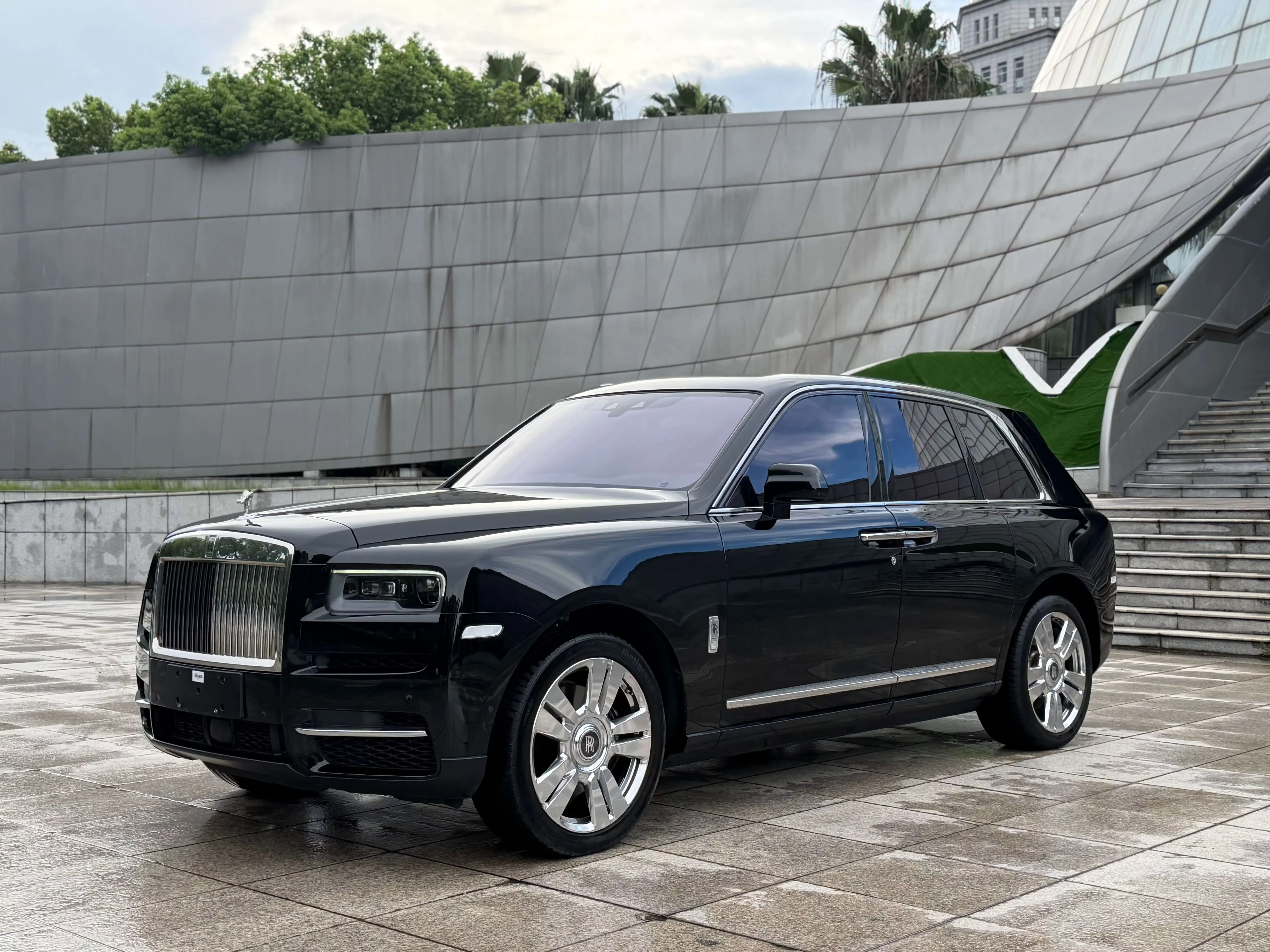 Rolls Royce Cullinan  из Китая
