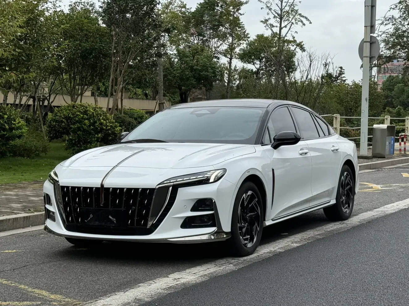 Hongqi H6  из Китая
