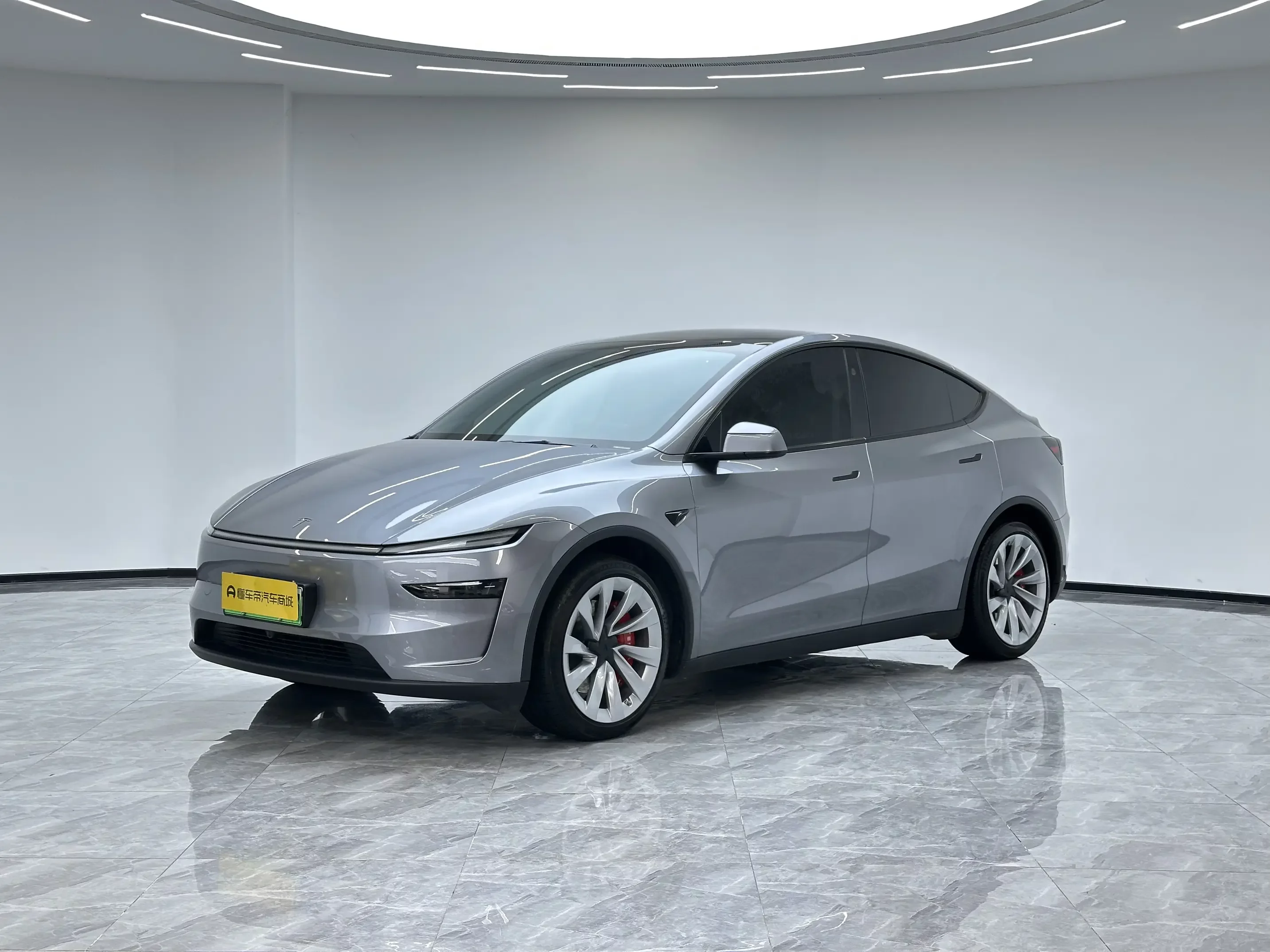 Tesla Model Y 2025