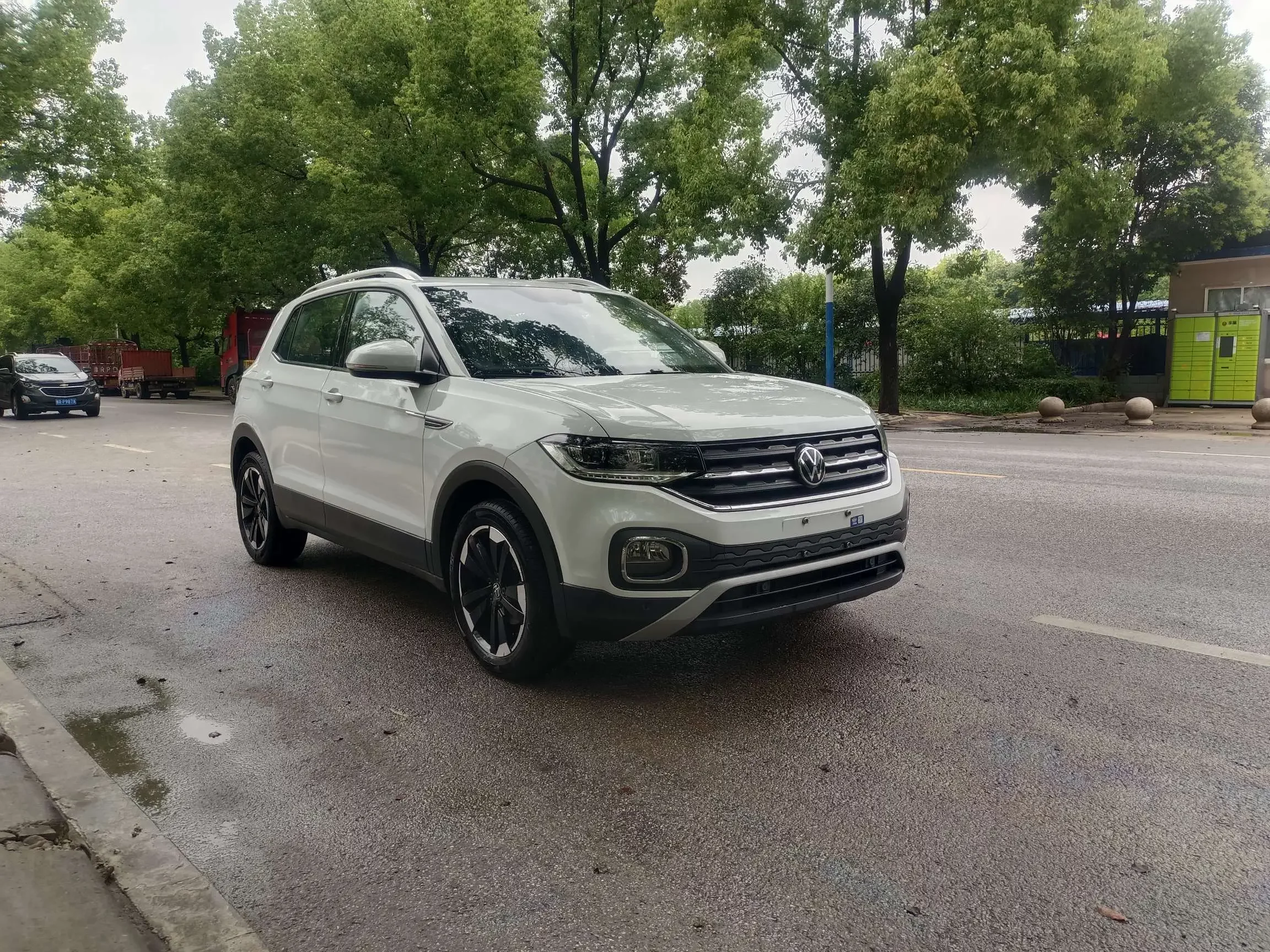 Volkswagen Explore the shadows  из Китая