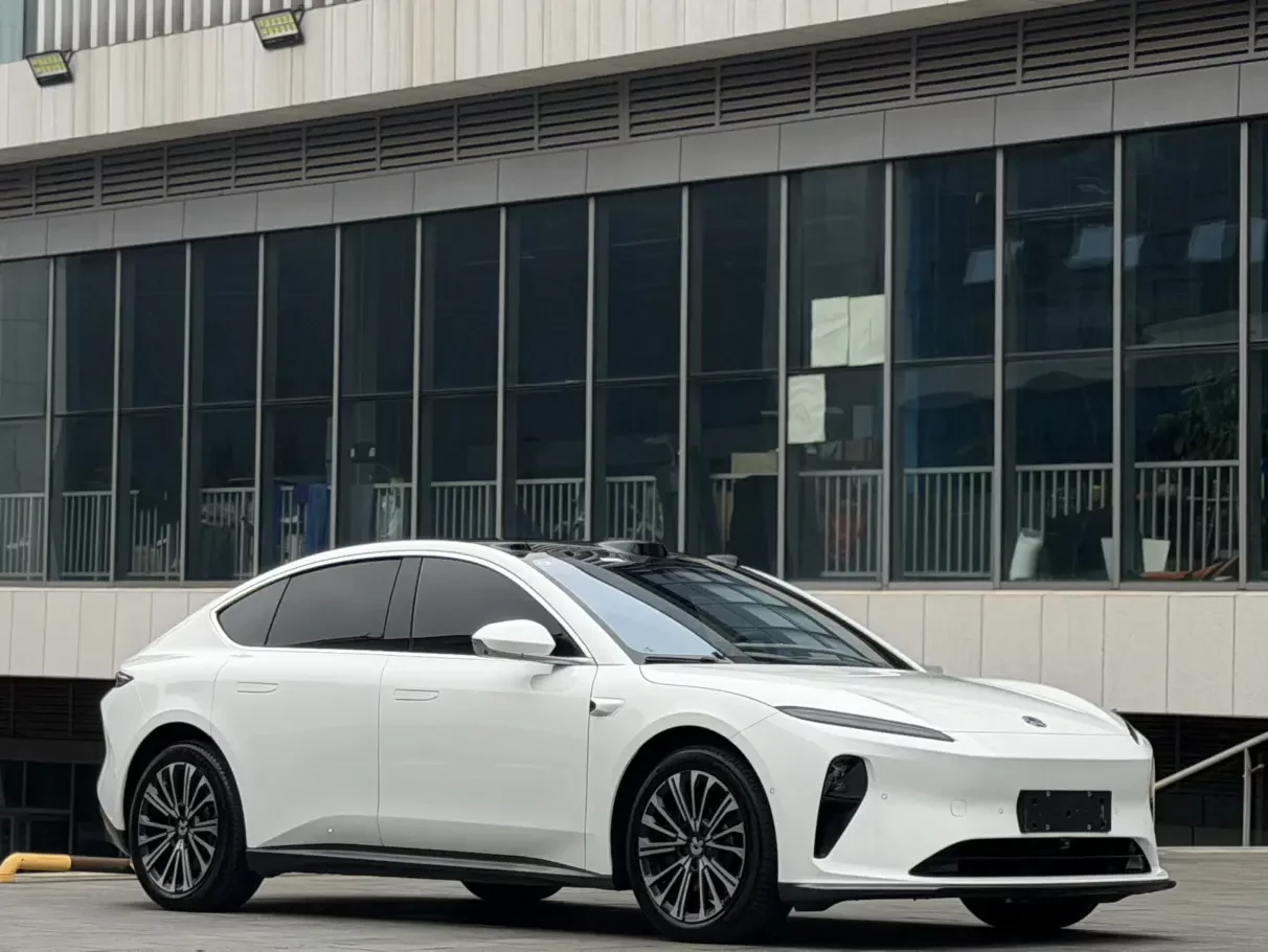 NIO ET5