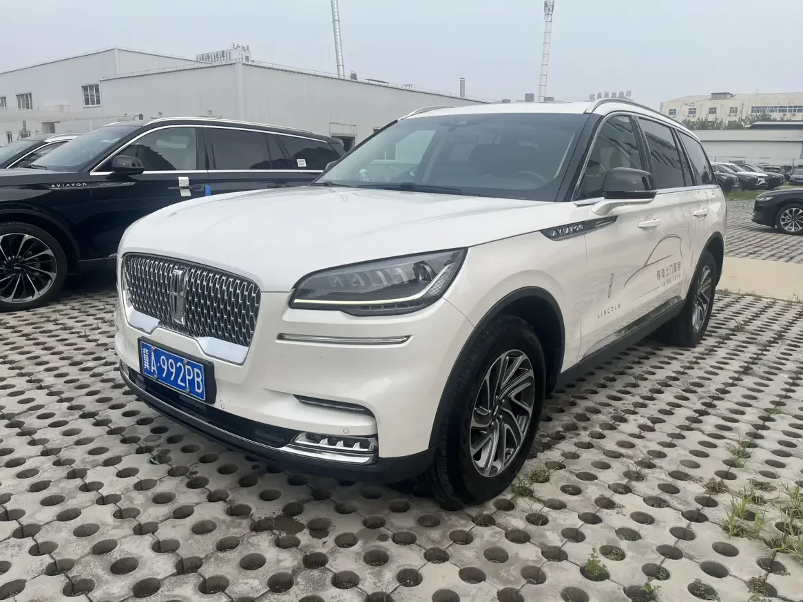 Lincoln aviator