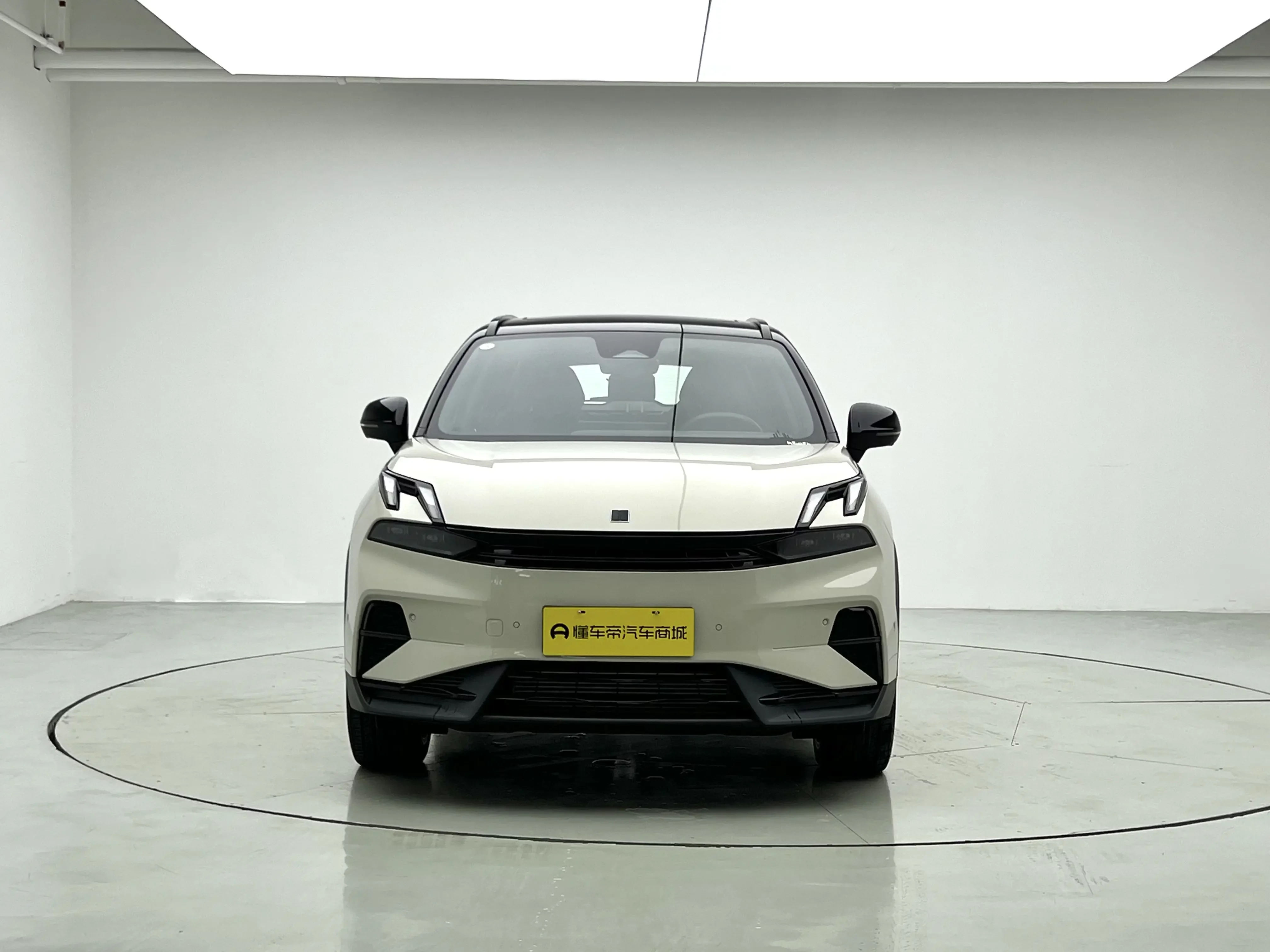 Lynk & Co 06