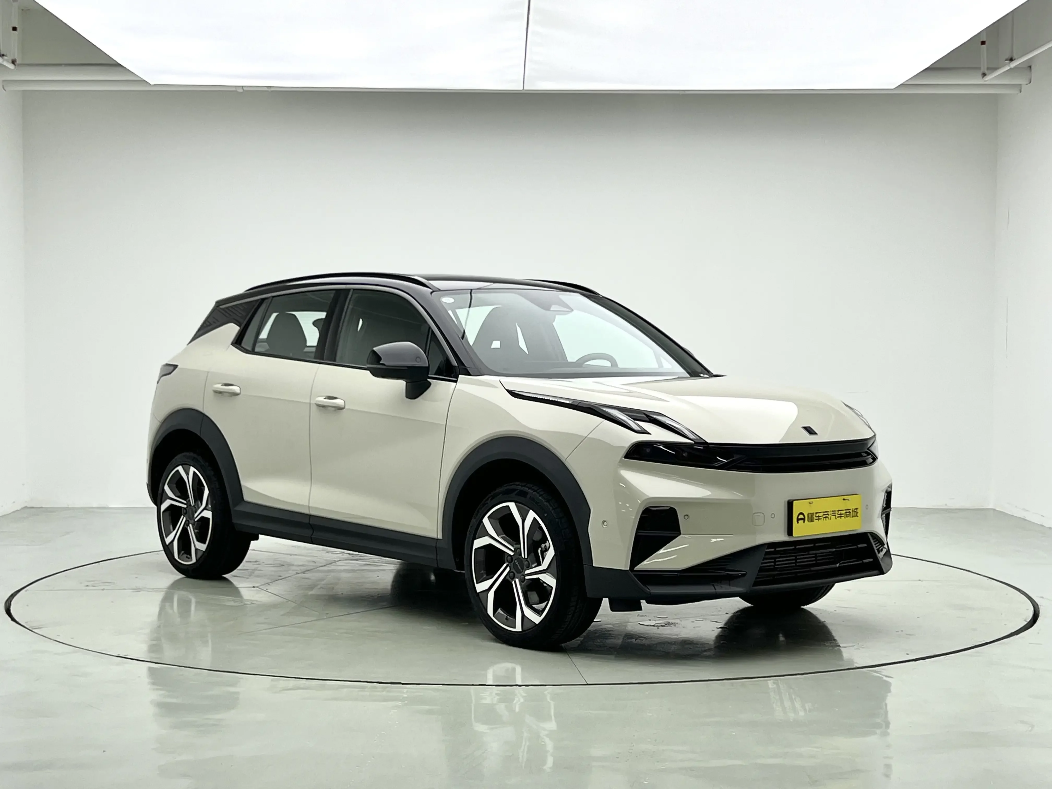Lynk & Co 06