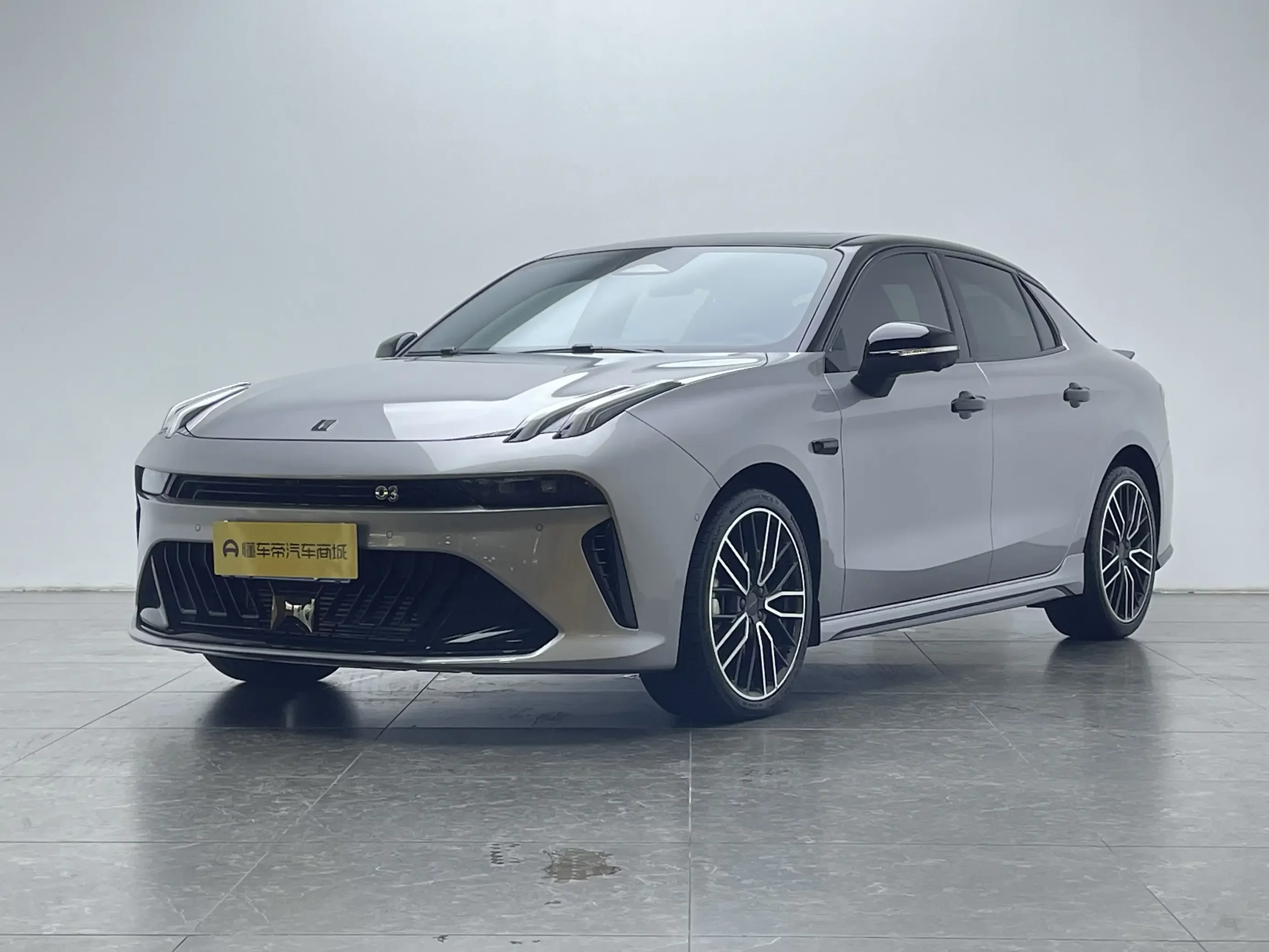 Lynk & Co 03