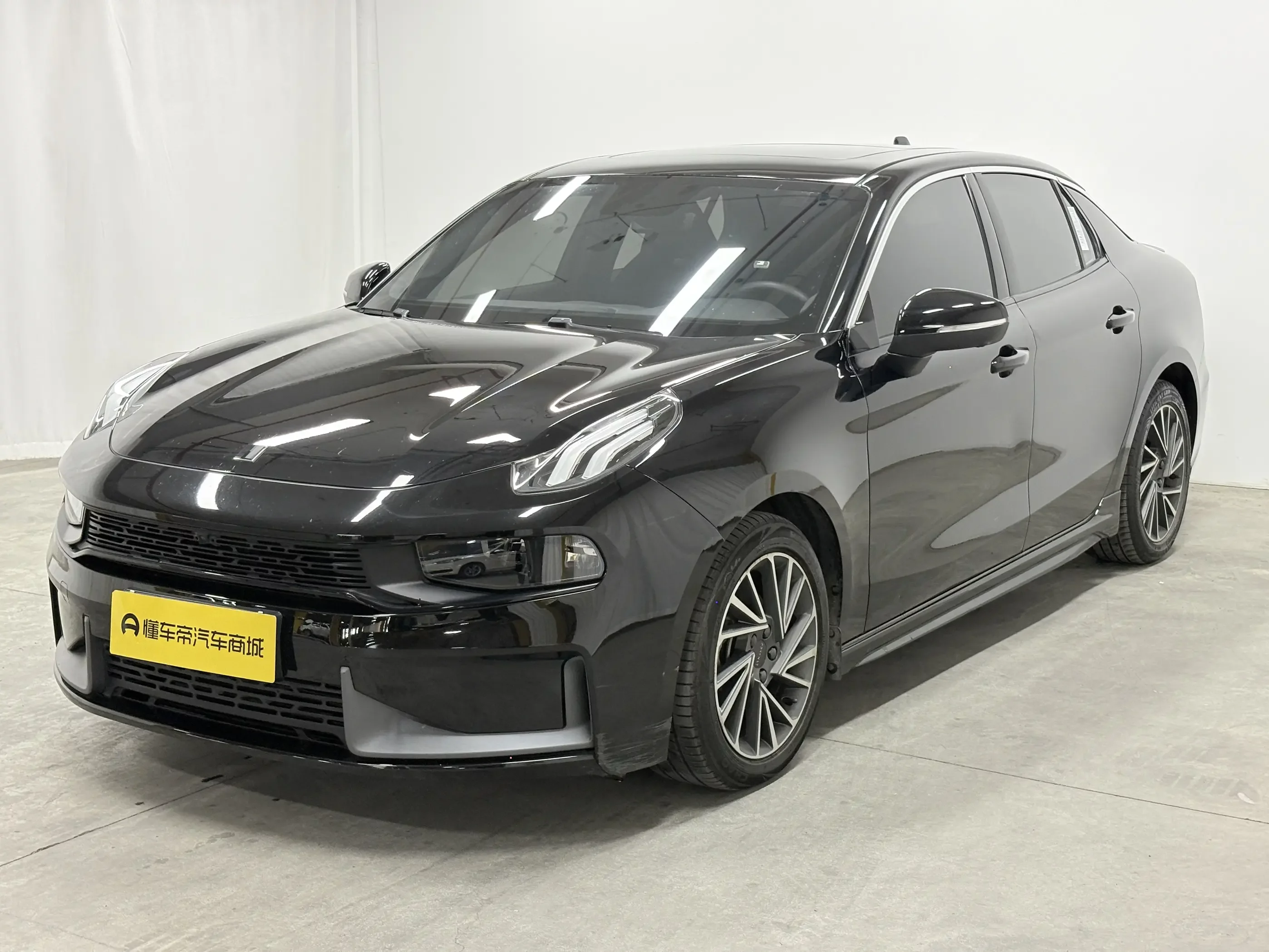 Lynk & Co 03