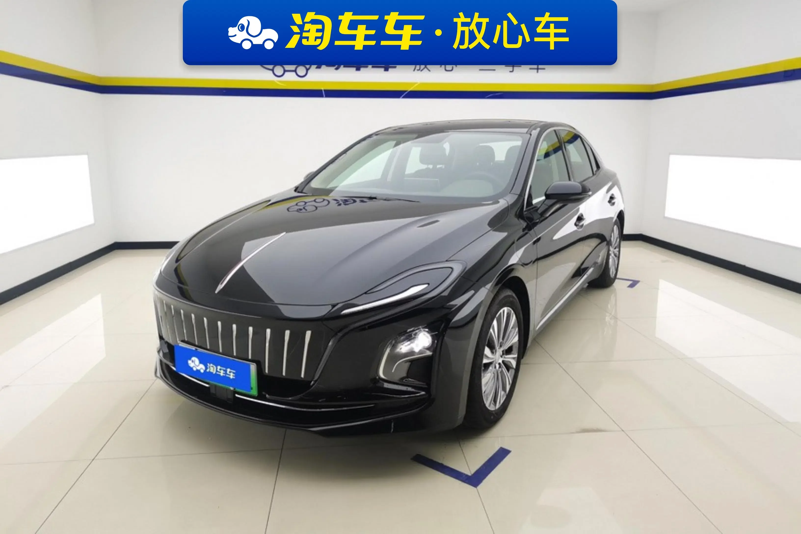 Hongqi E-QM5 2024