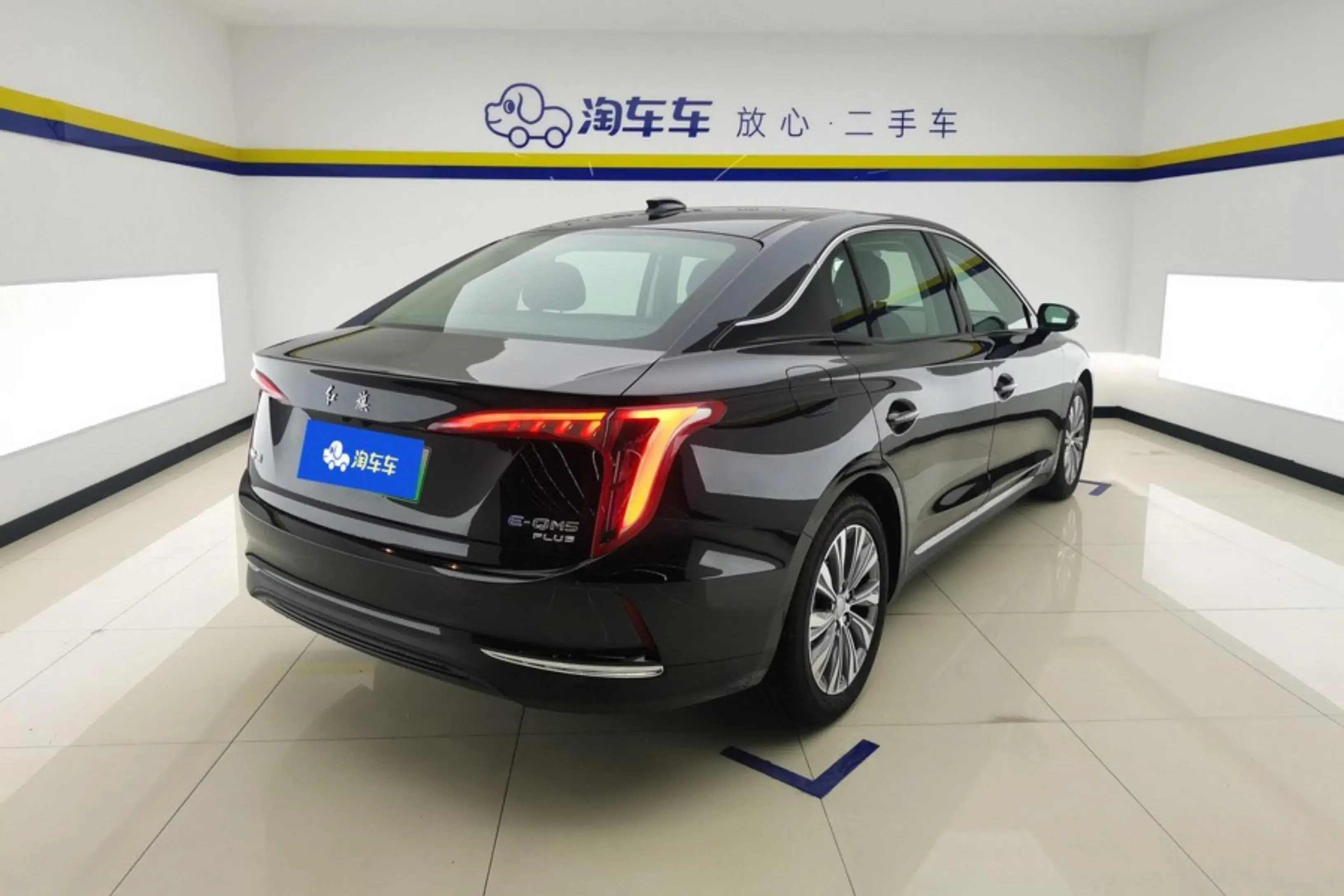 Hongqi E-QM5