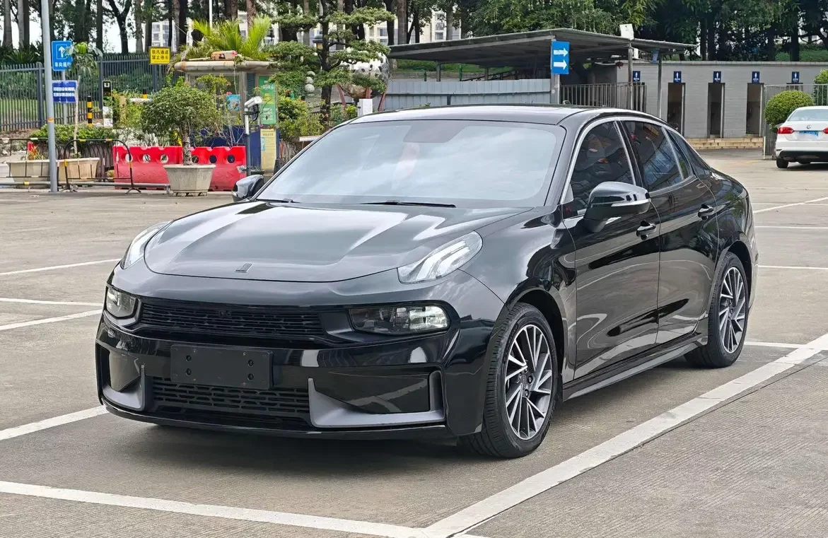 Lynk & Co 03