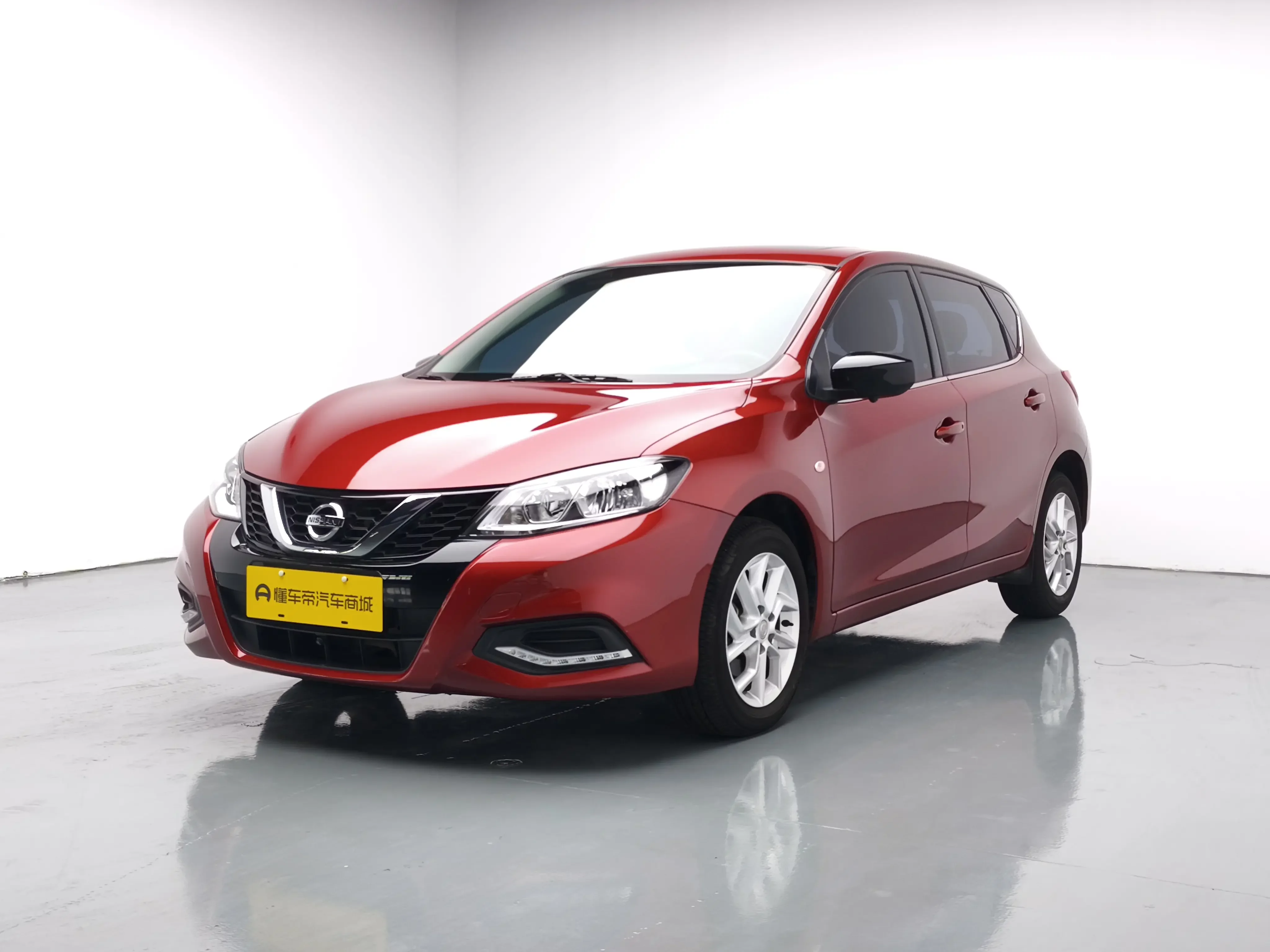 NISSAN TIIDA