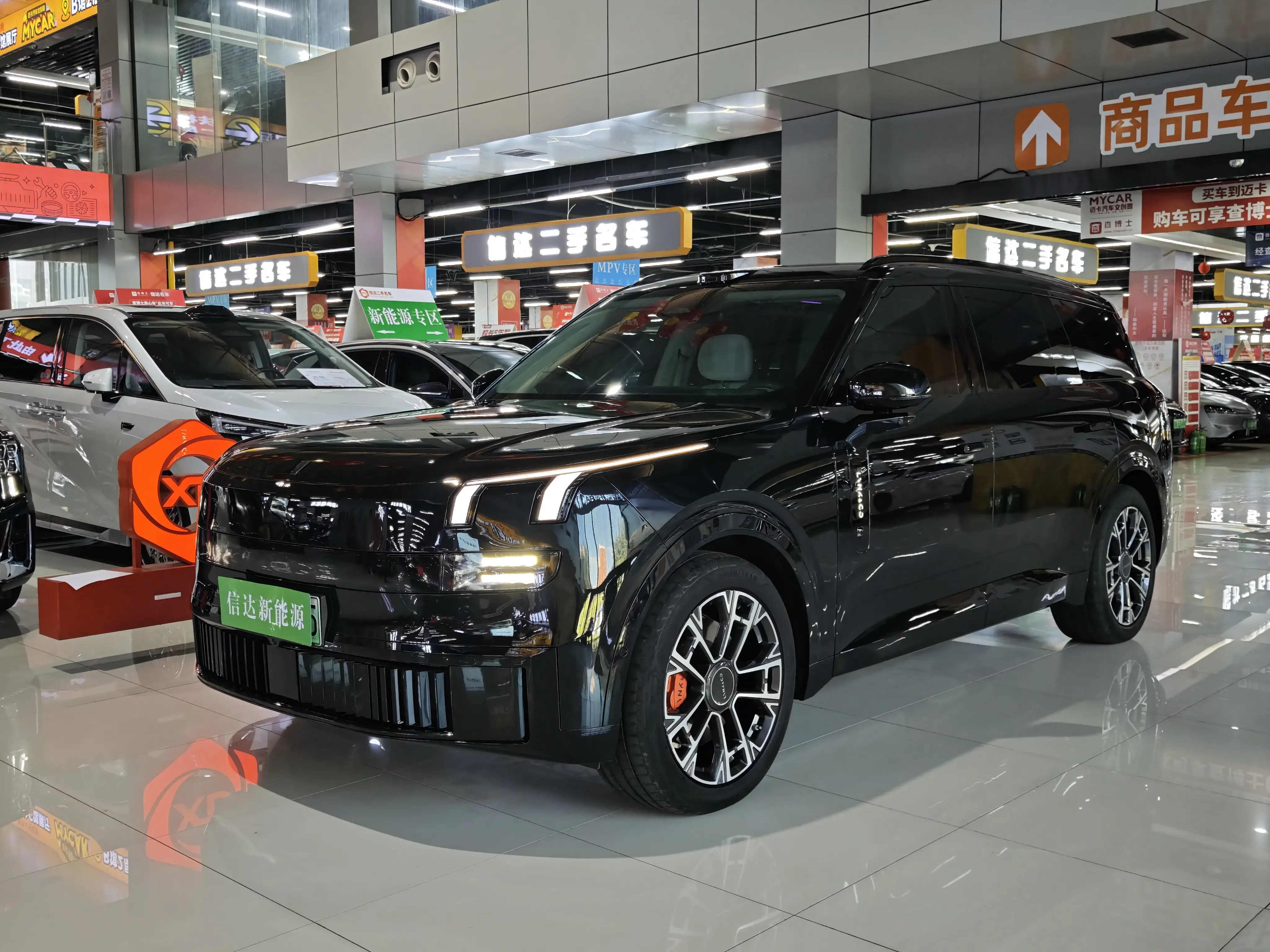 Lynk & Co 900