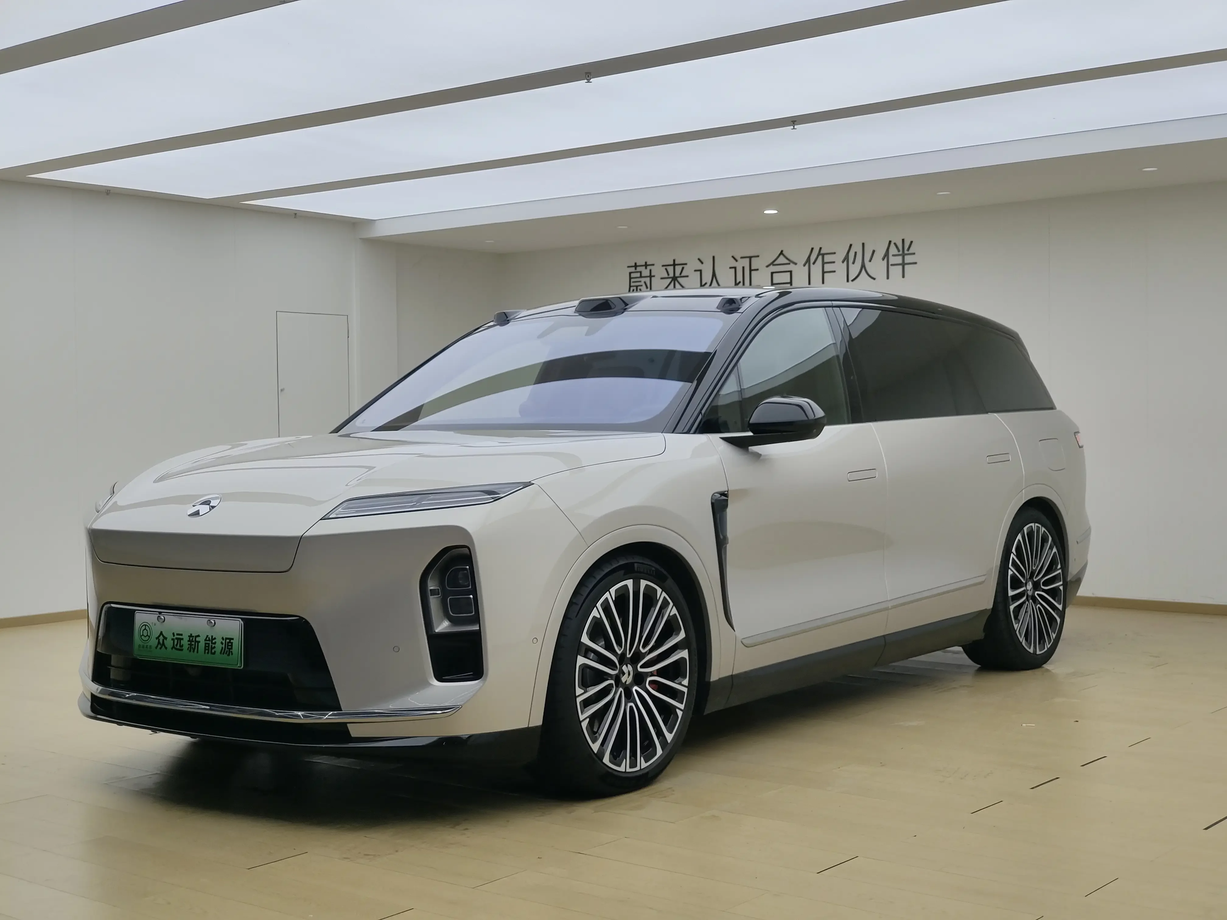 NIO ES8